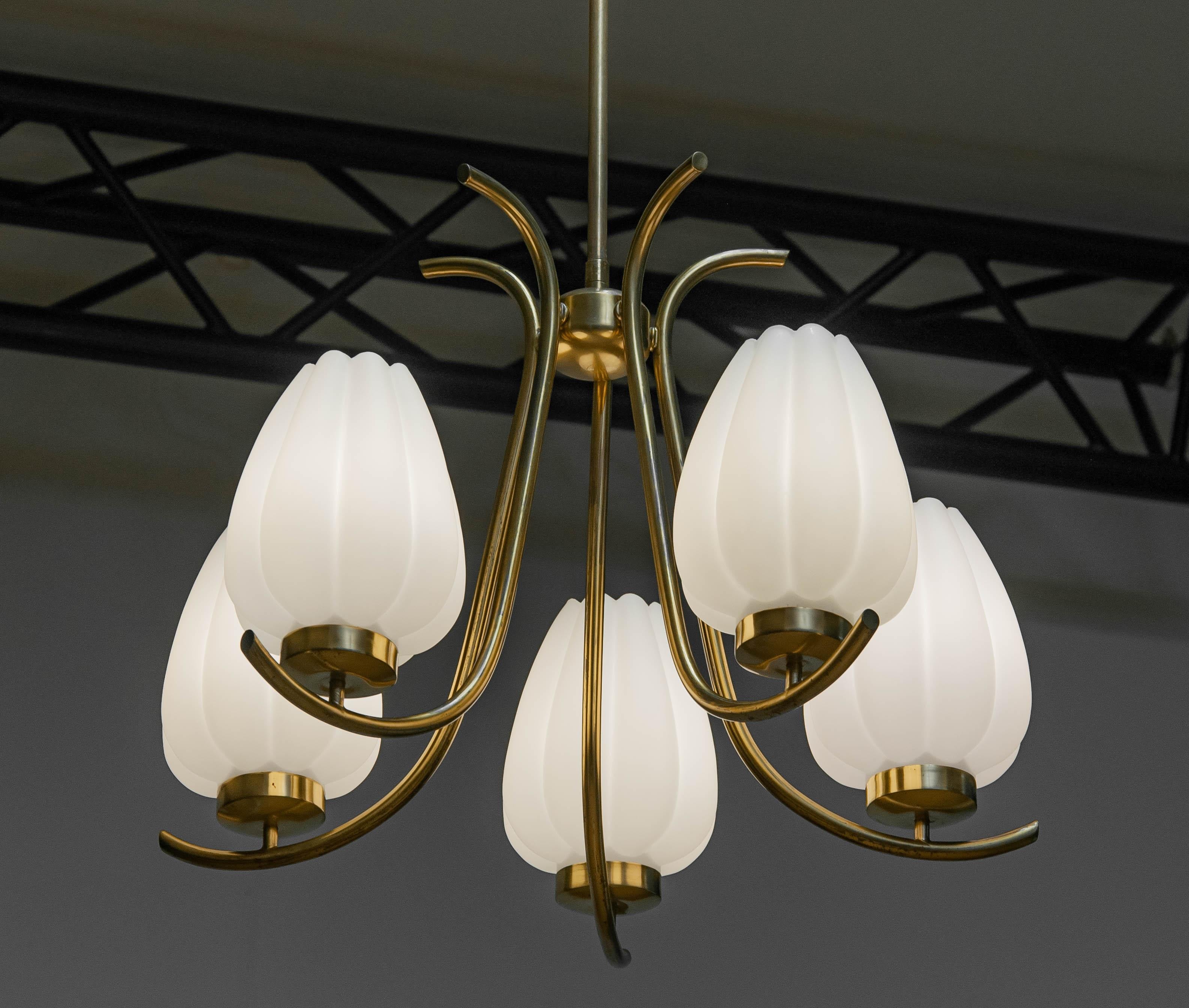 Brass Böhlmarks Chandelier Supporting Large Opal Glass Tulip Vases Sweden 1940s In Good Condition For Sale In Silvolde, Gelderland