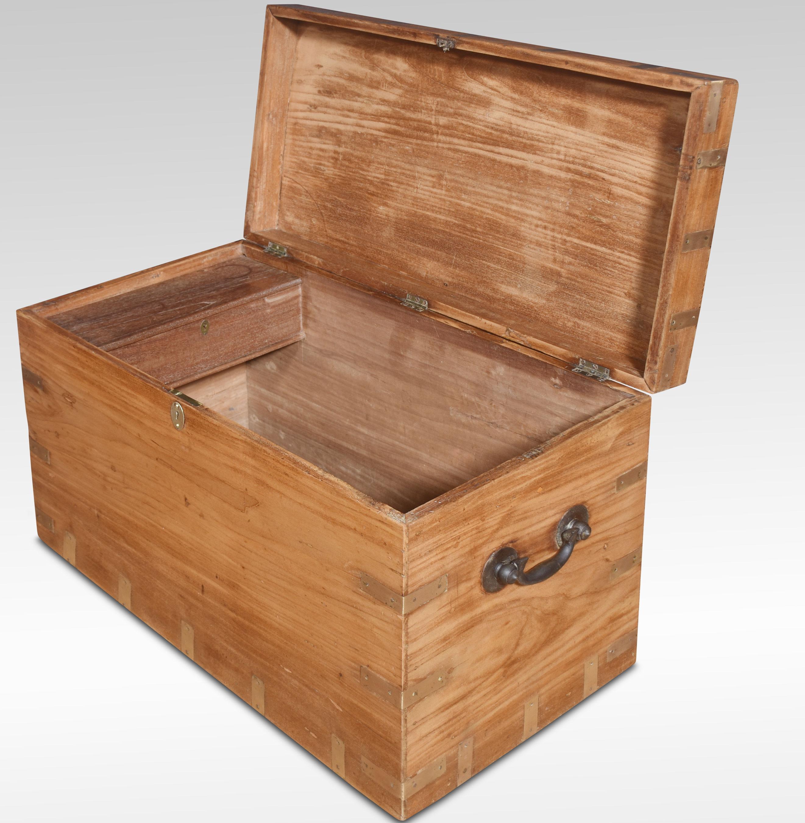 Brass bound camphor wood box In Good Condition For Sale In Cheshire, GB