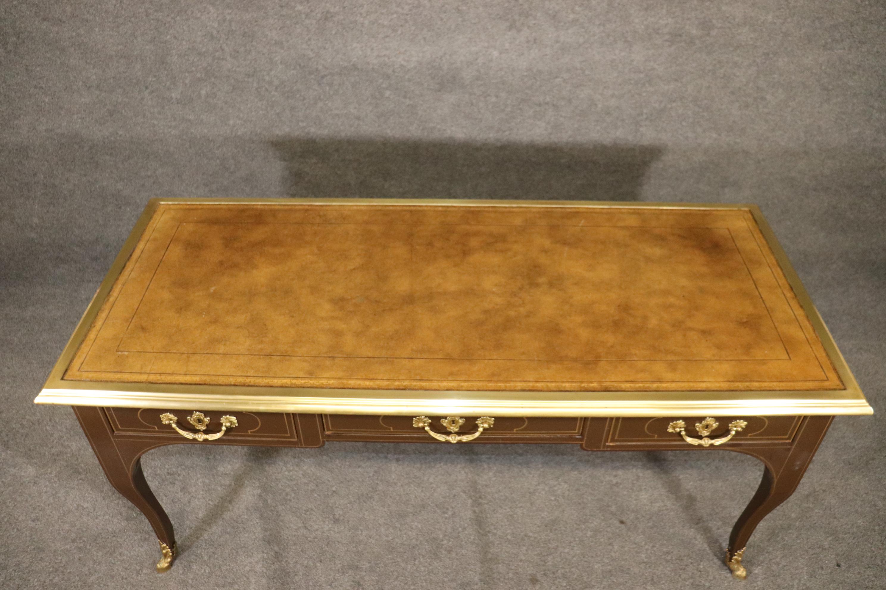 Brass Bound Leather Top Louis XV Bureau Plat Baker Collector's Edition Desk In Good Condition For Sale In Swedesboro, NJ