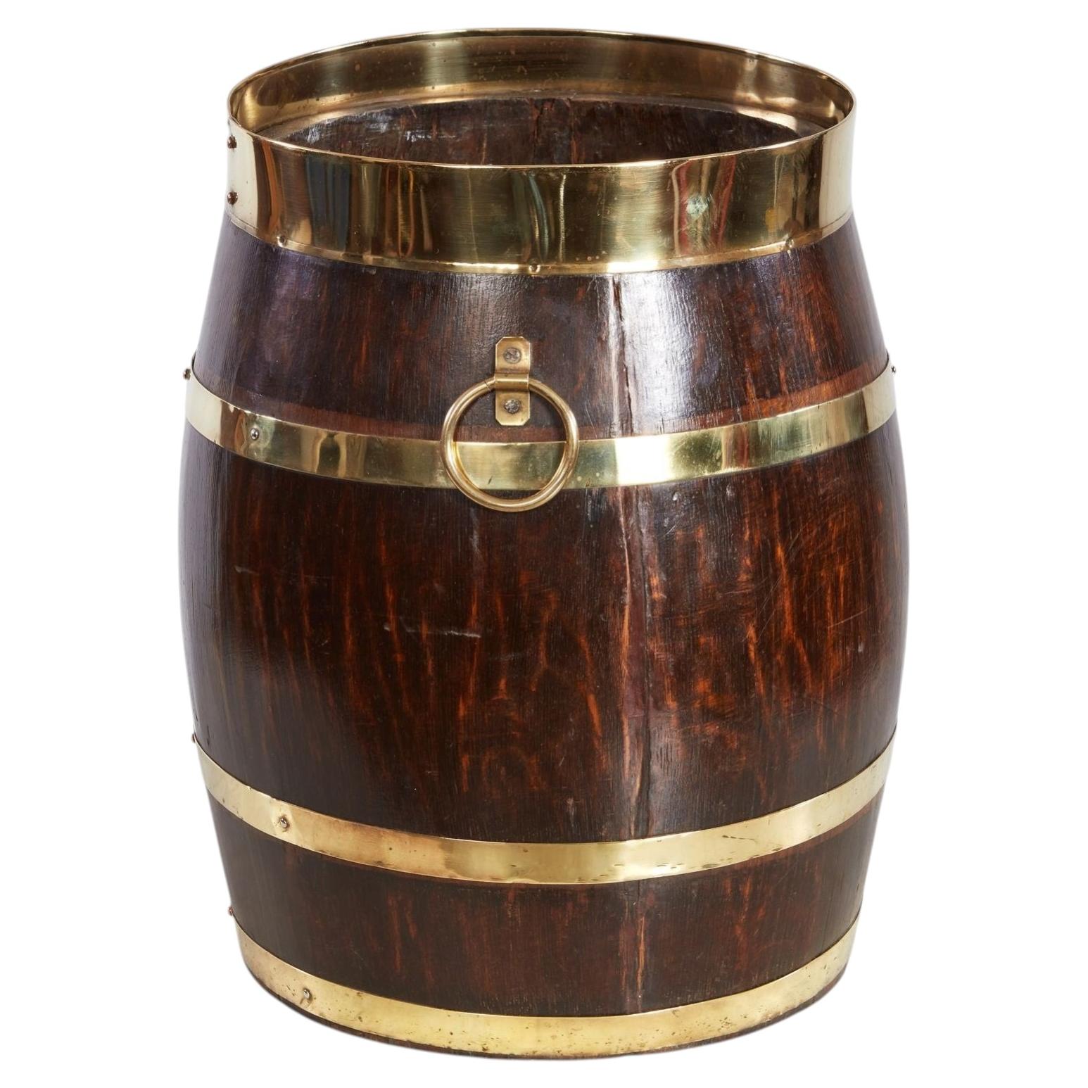 Botte di rum con rivestimento in ottone