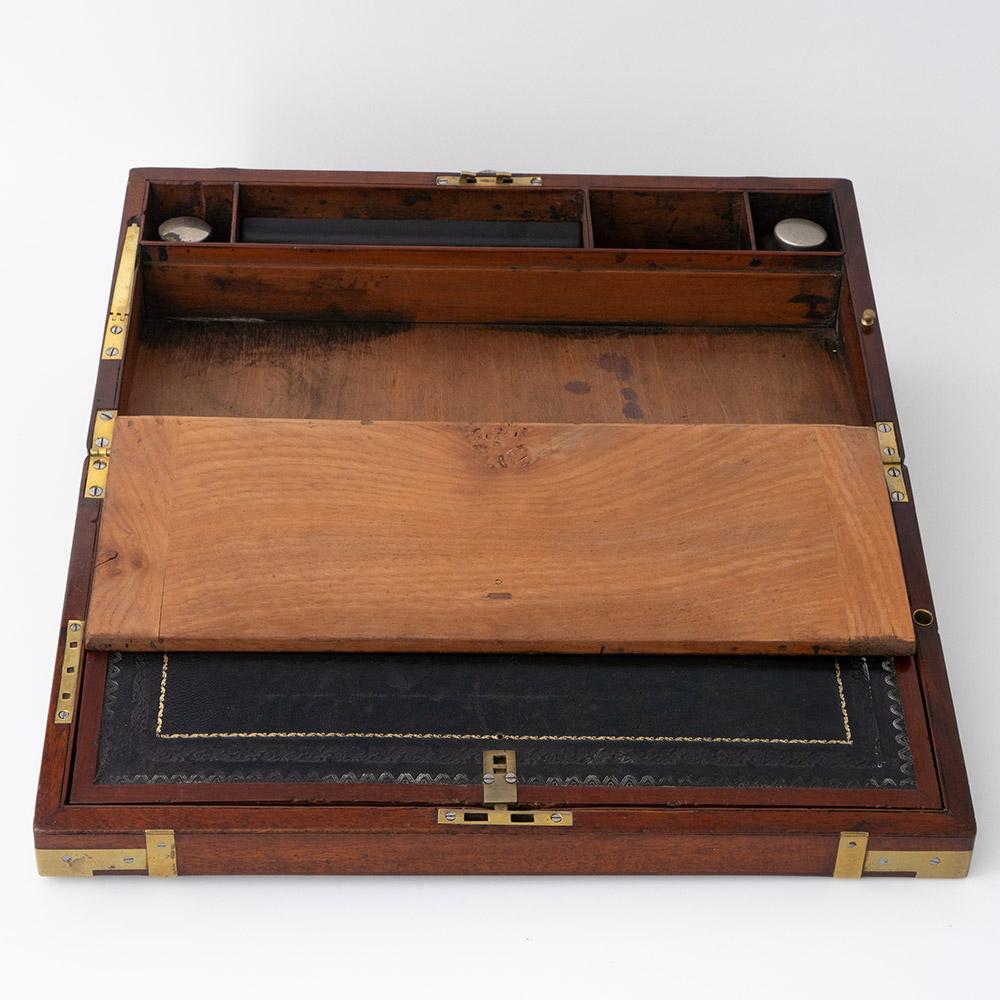 Brass Bound Writing Slope from the Mid 19th Century In Good Condition For Sale In Tunbridge Wells, GB