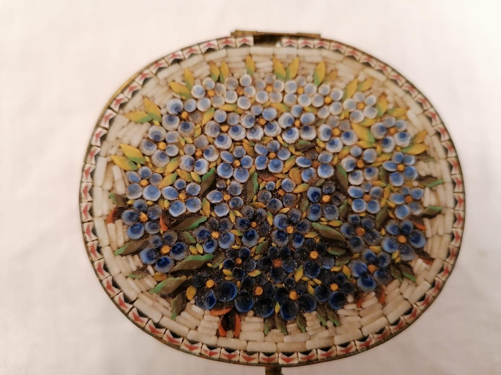 Brass Box Gold-Plated and Micro Mosaic In Fair Condition For Sale In Vienna, AT