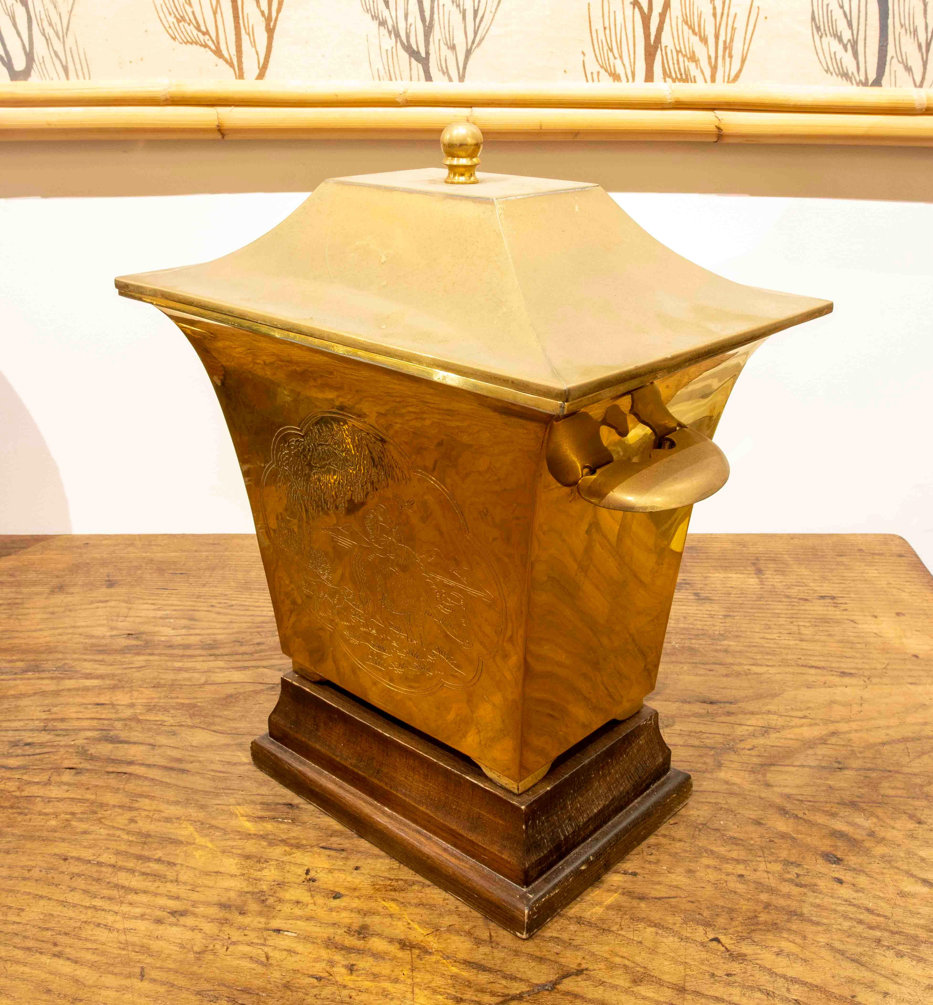 Brass Box with Lid and Handles, Wooden Base and Embossed Decoration on Sides In Good Condition For Sale In Marbella, ES