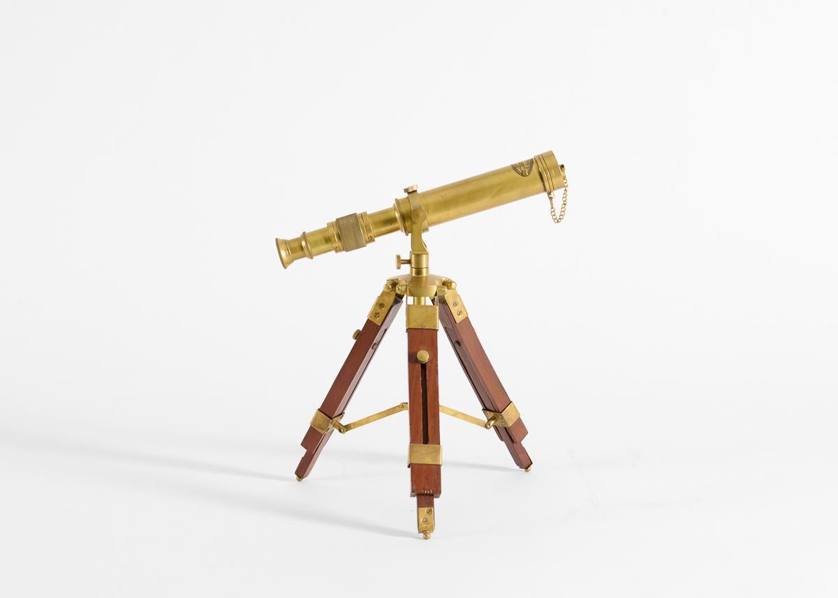 20ième siècle Télescope en laiton de la marine royale britannique de 1915 sur pied tripode en vente
