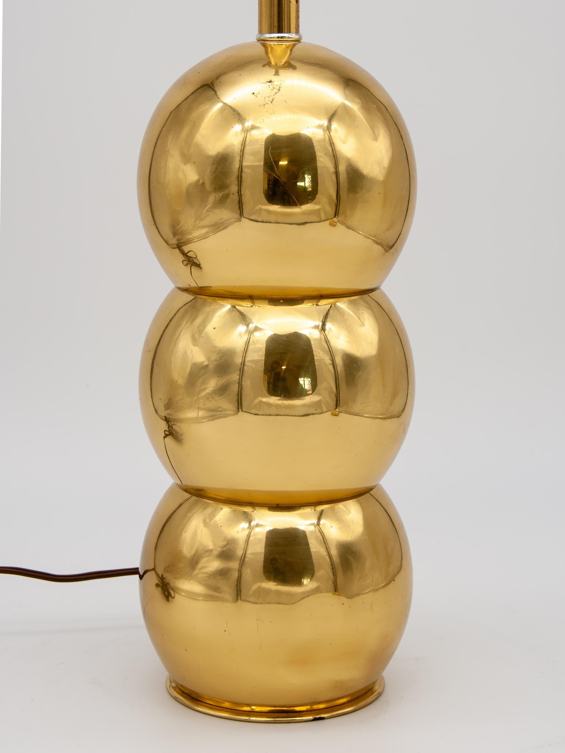 Mid-Century Modern brass bubble lamp. A whimsical shape in a chic finish makes this lamp a show stopper for any vignette. This lamp has been rewired and is in great shape.