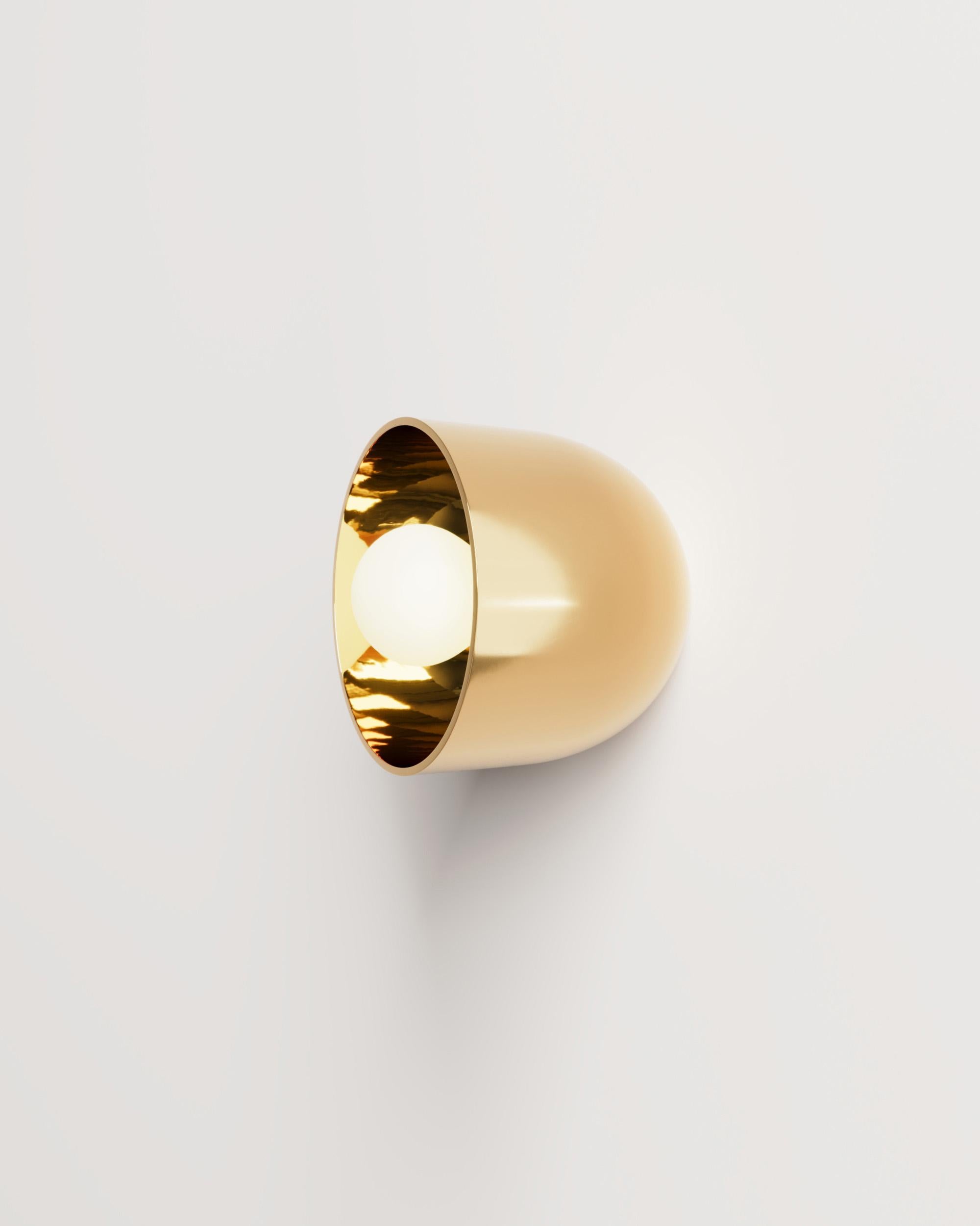 Lámpara de techo Buca P de latón de Studio Orth
Dimensiones: An 14 x Pr 14 x Al 12 cm
Materiales: Metal fundido.
Acabados: Latón fundido pulido
Peso: 3 kg.

También disponible en aluminio fundido pulido. 

Todas nuestras lámparas pueden cablearse