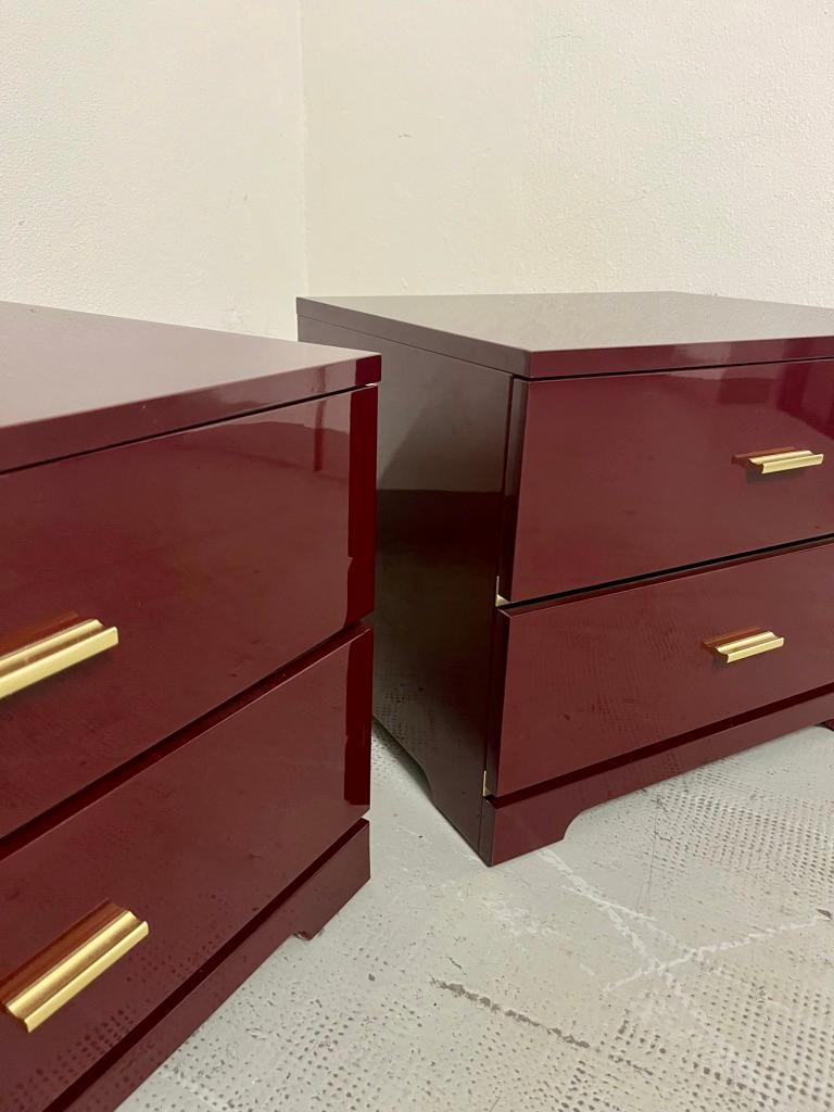 Brass & Burgundy Red Lacquer Pair of Bedside / Side Tables, Italy ca. 1970s 3