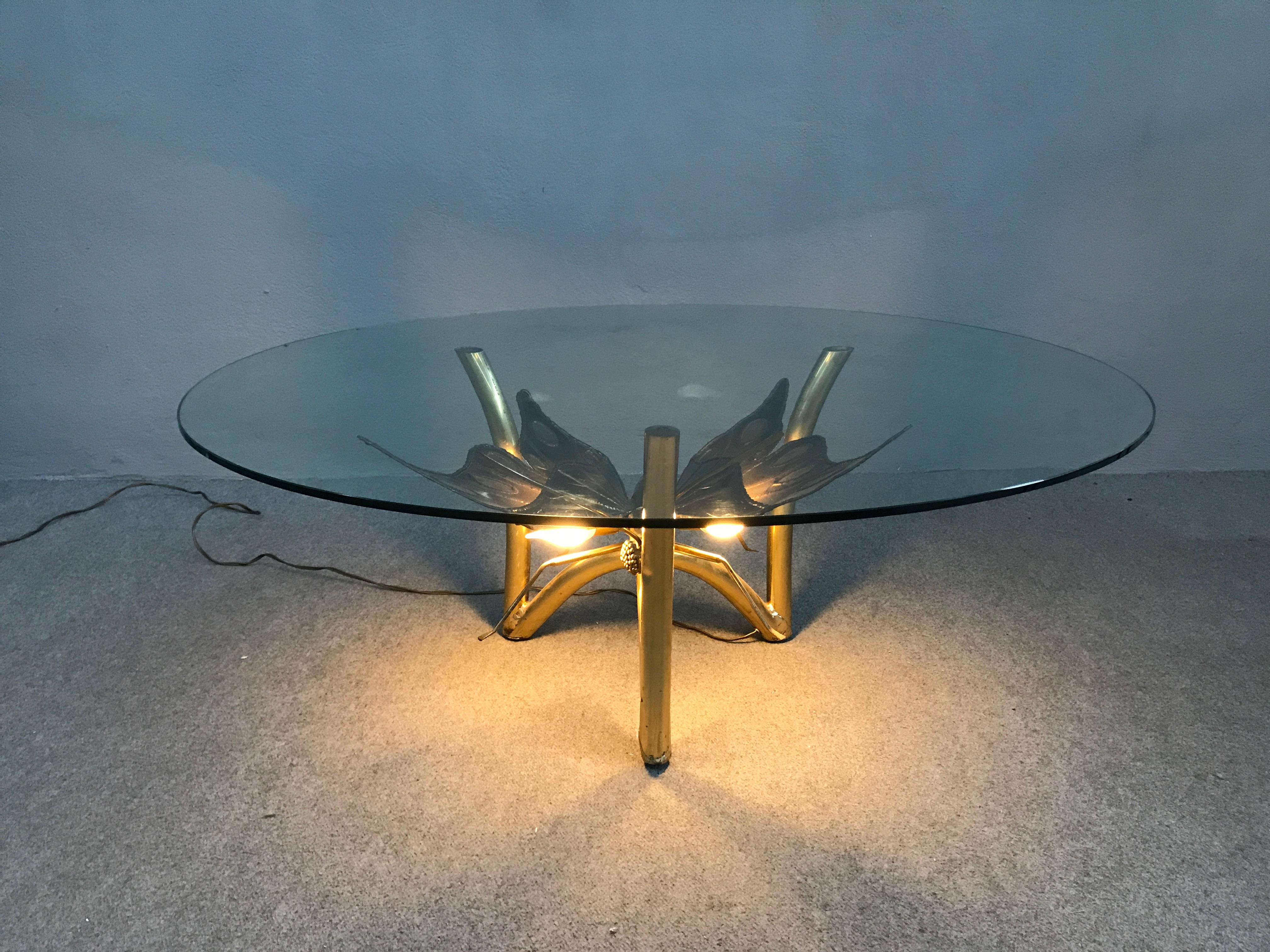 Elegant brass butterfly coffee table attributed to Jacques Duval Brasseur.
Glass top. The butterfly base is with 2 bulbs.