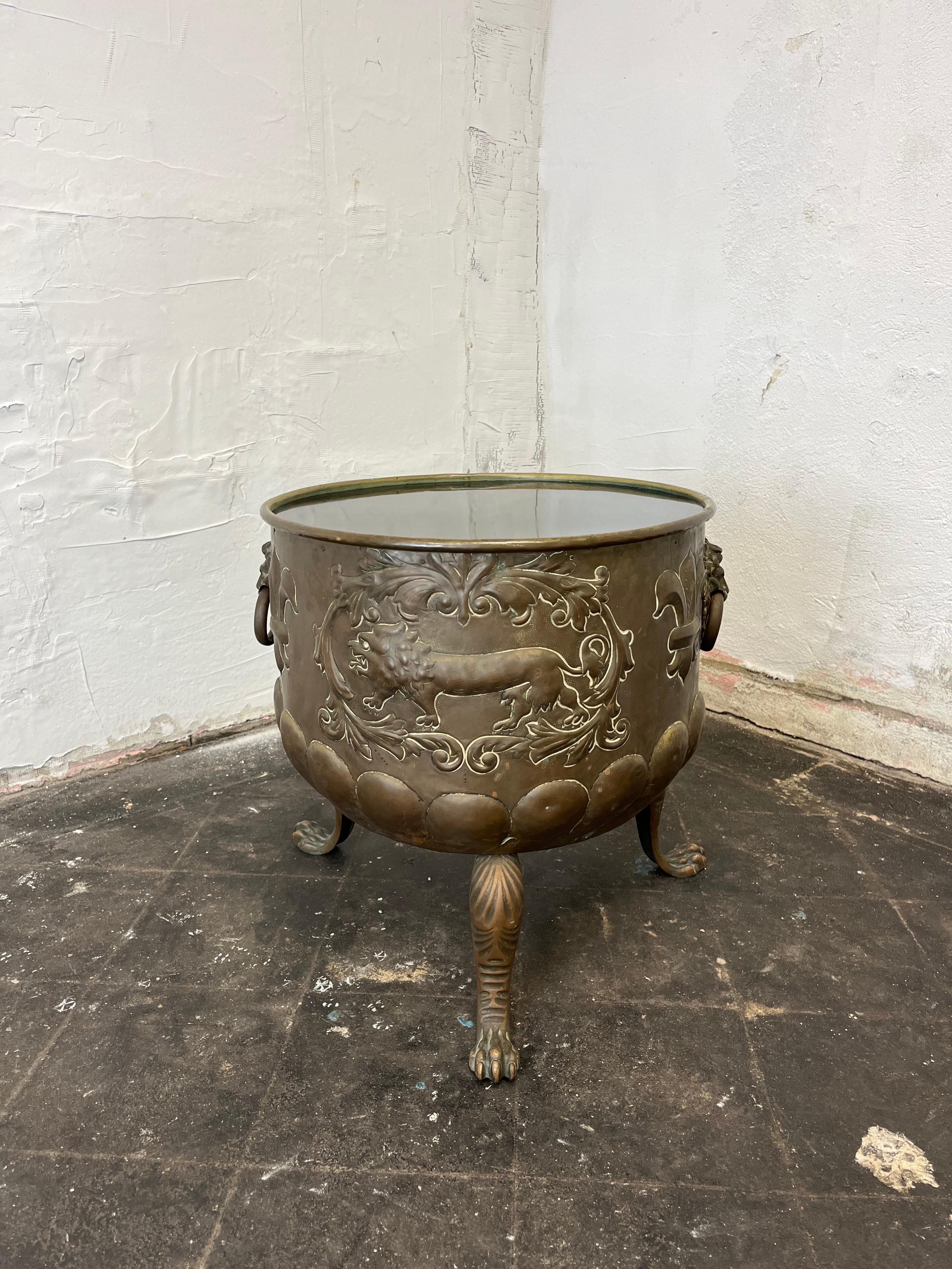 Regency Piedi del tavolo Cachepot in ottone in vendita
