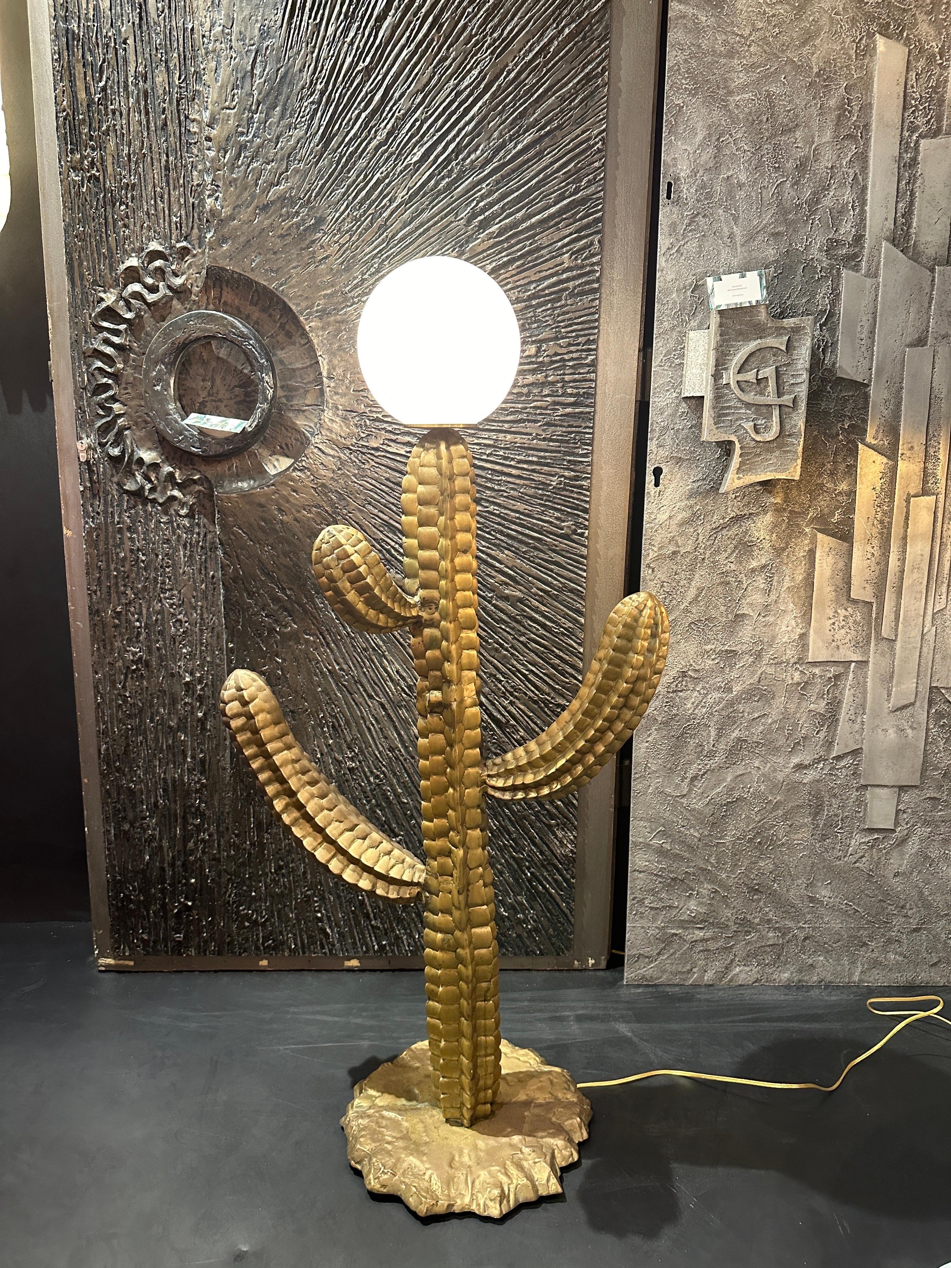 Kaktus-Stehlampe aus Messing im Angebot 2