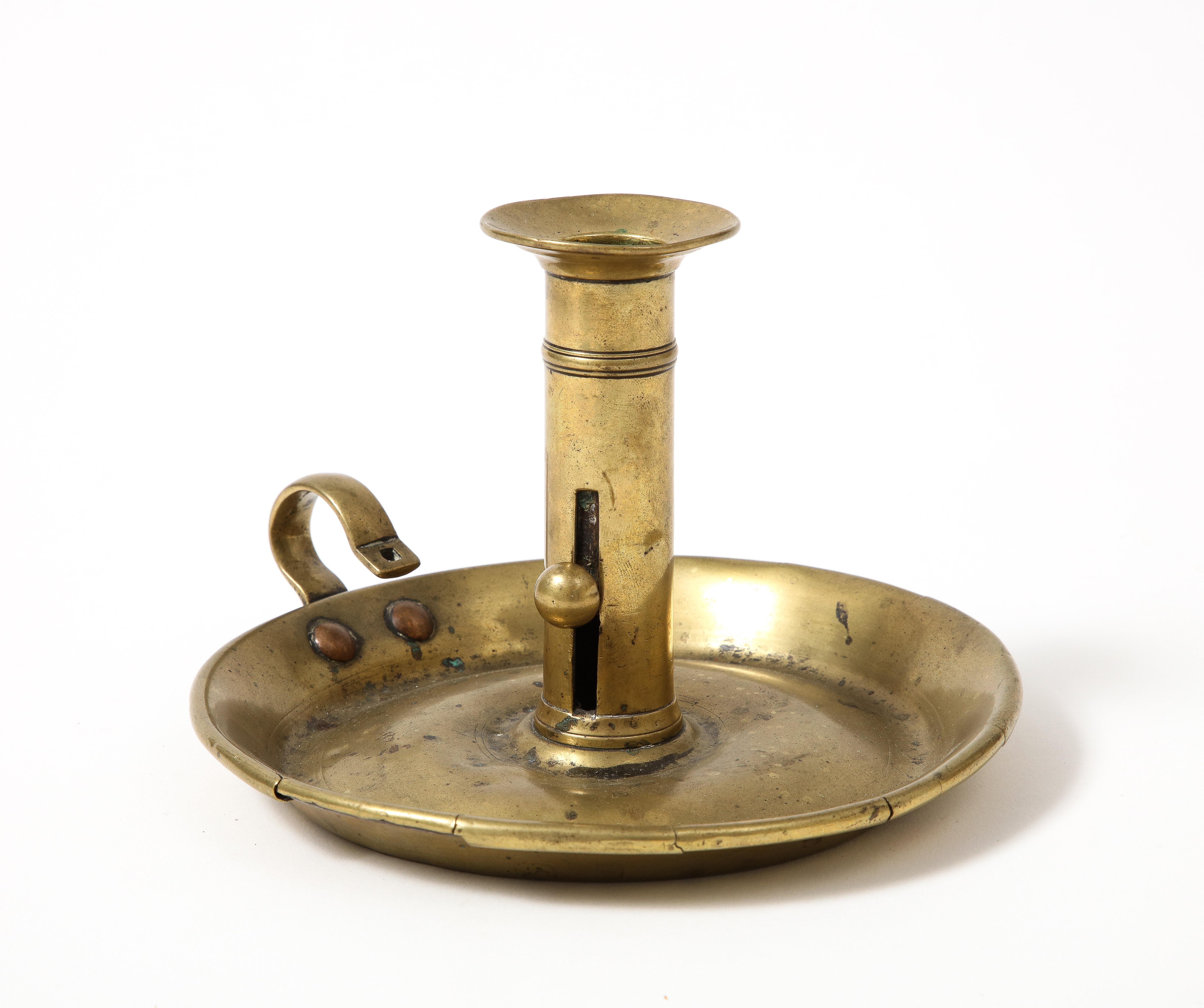 Candelabro de latón antiguo. 