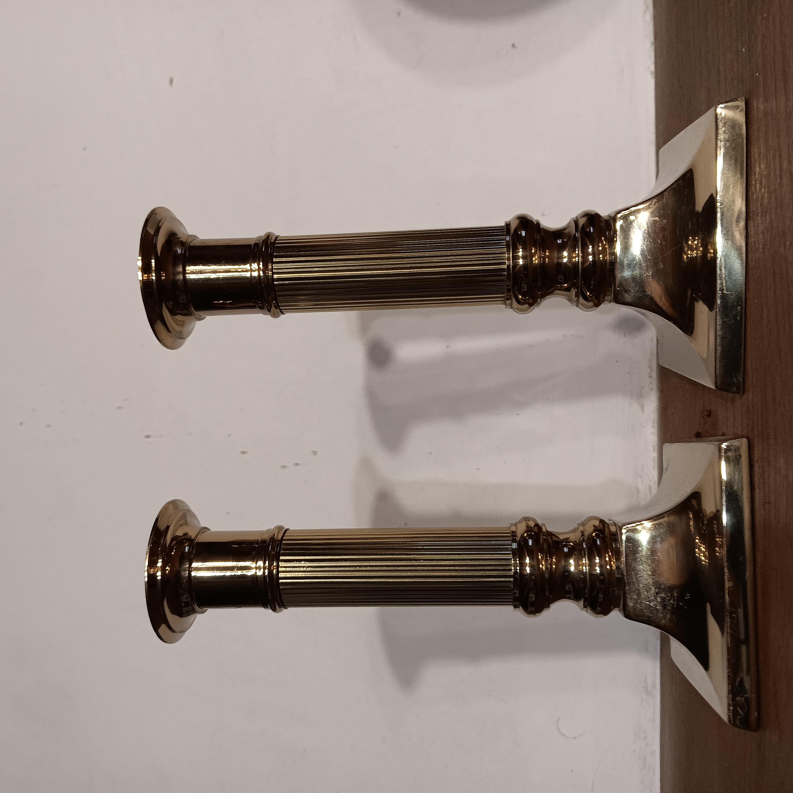XX secolo Portacandele in ottone a forma di colonna in stile Grand Tour, set in vendita
