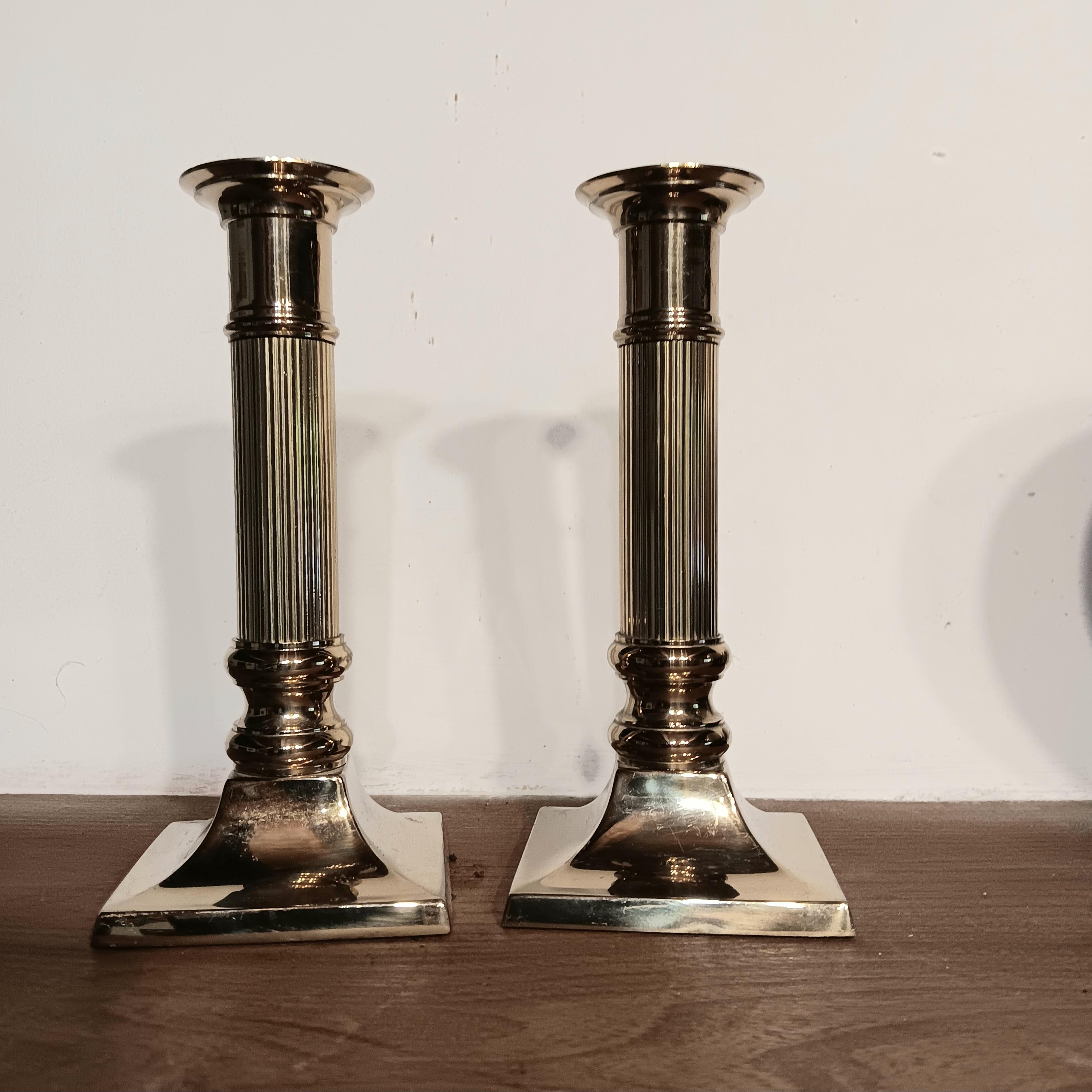 Portacandele in ottone a forma di colonna in stile Grand Tour, set in vendita 1