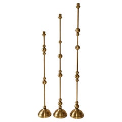 Messing-Kerzenständer - Handgedrehter skulpturaler Kerzenständer (H 83) Messing-Kerzenständer - Handgedrehter skulpturaler Kerzenständer (H 83)