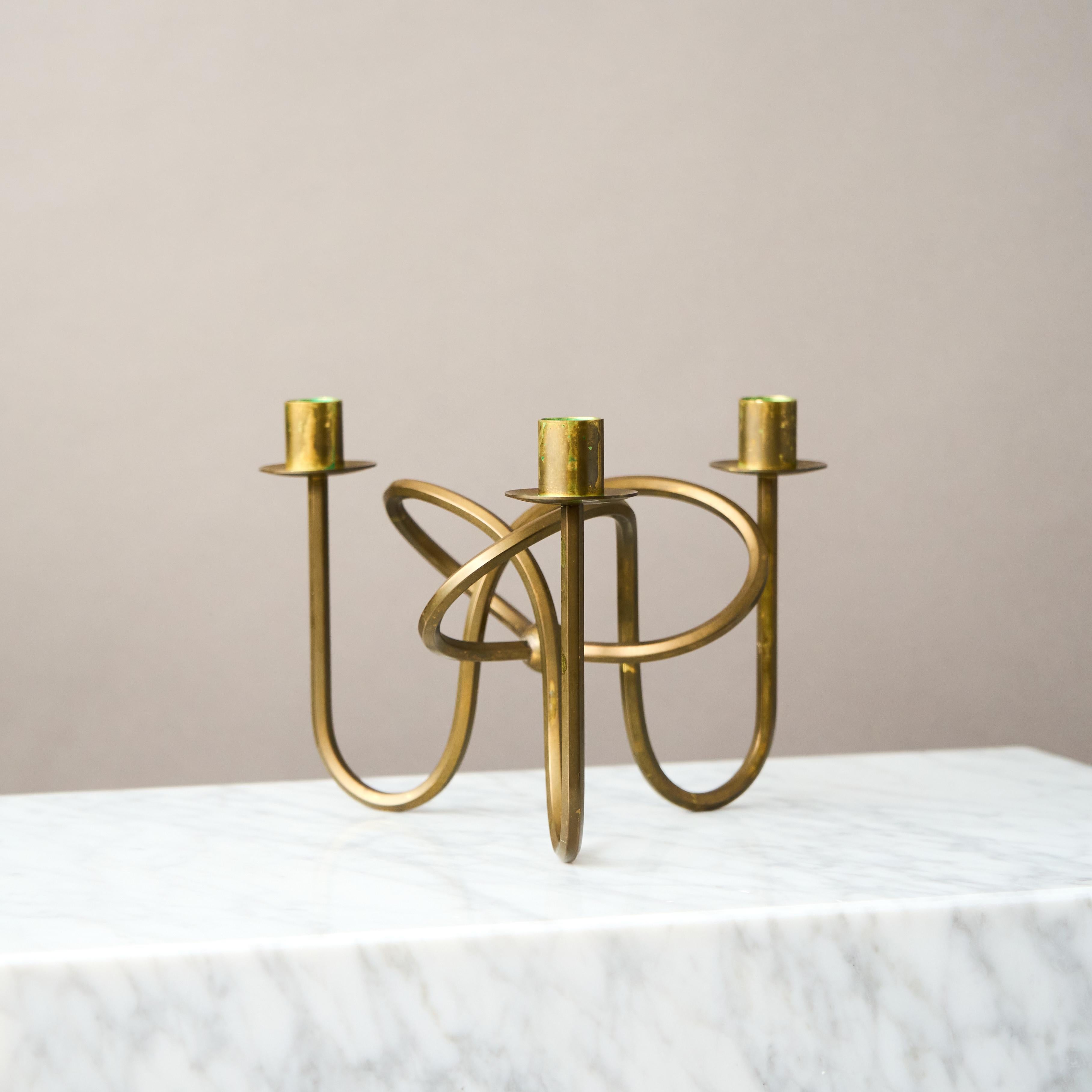 A beautiful brass candle holder with amazing patina. 
Designed by Josef Frank in 1938 and made by Firma Svenskt Tenn, Stockholm, Sweden. Old production, this is made in the 1940s.

Great condition.

Architect and designer Josef Frank left Austria in