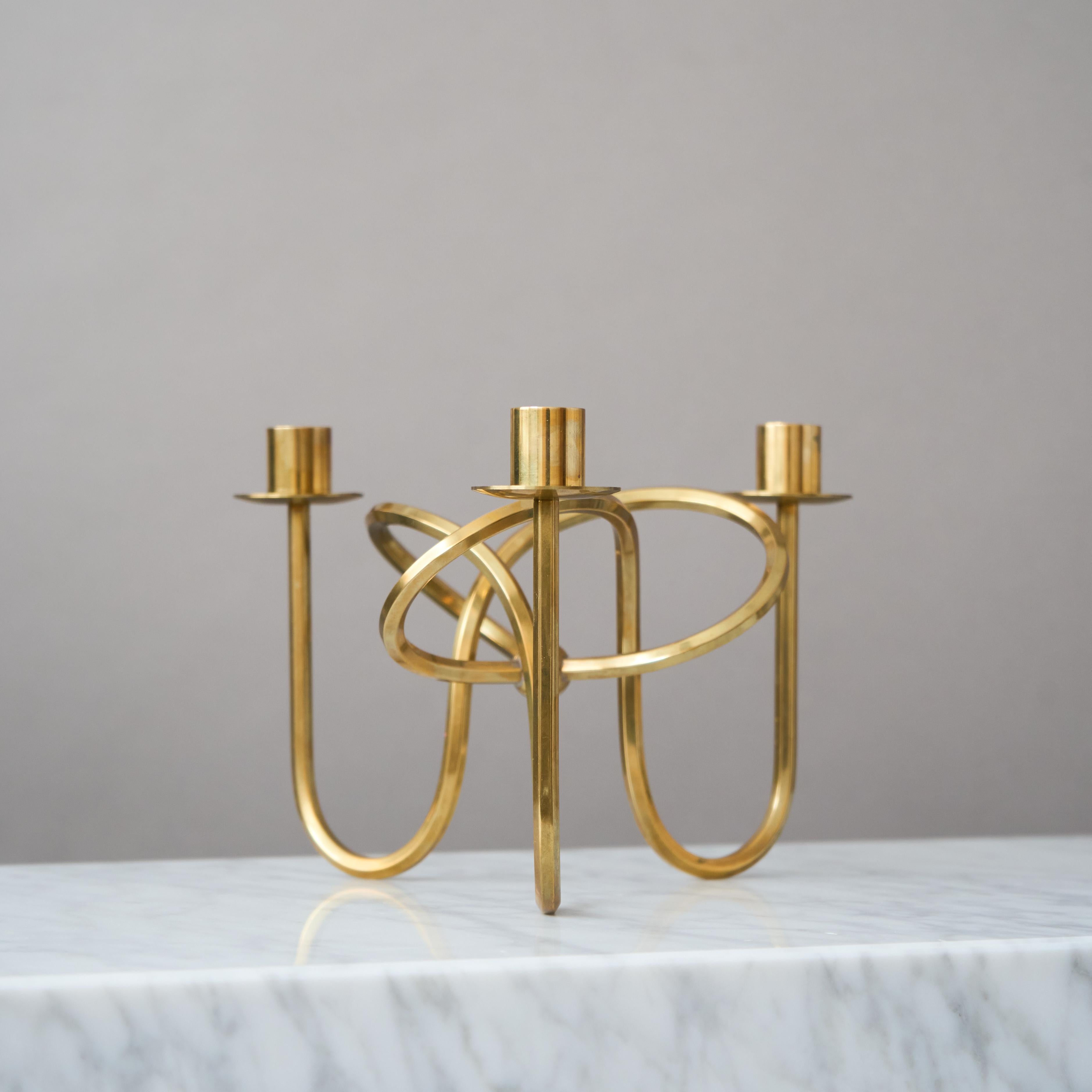 Scandinave moderne Brass Candlestick 'Vanskapsknuten' by Josef Frank for Svenskt Tenn, Sweden, 1938 en vente