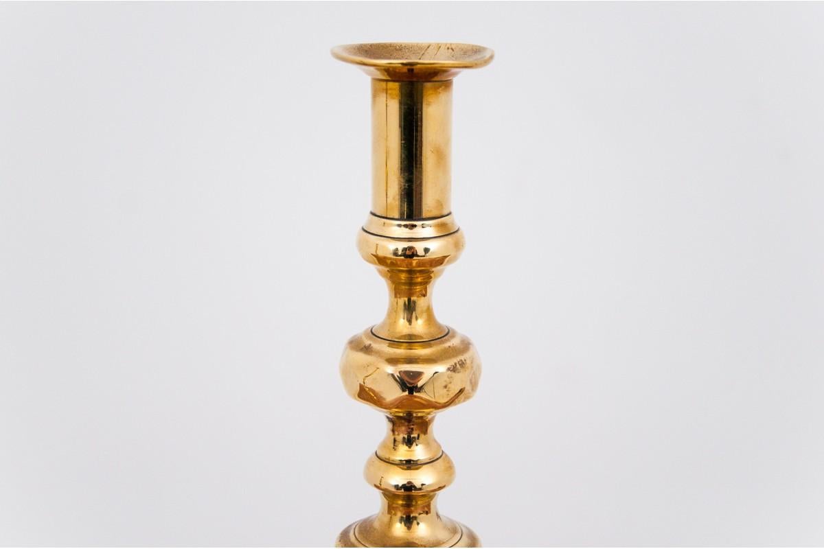 Candelieri in ottone, Nord Europa, inizio XX secolo.

Ottime condizioni.

Dimensioni: altezza 30 cm, larghezza 10 cm, profondità 10 cm.