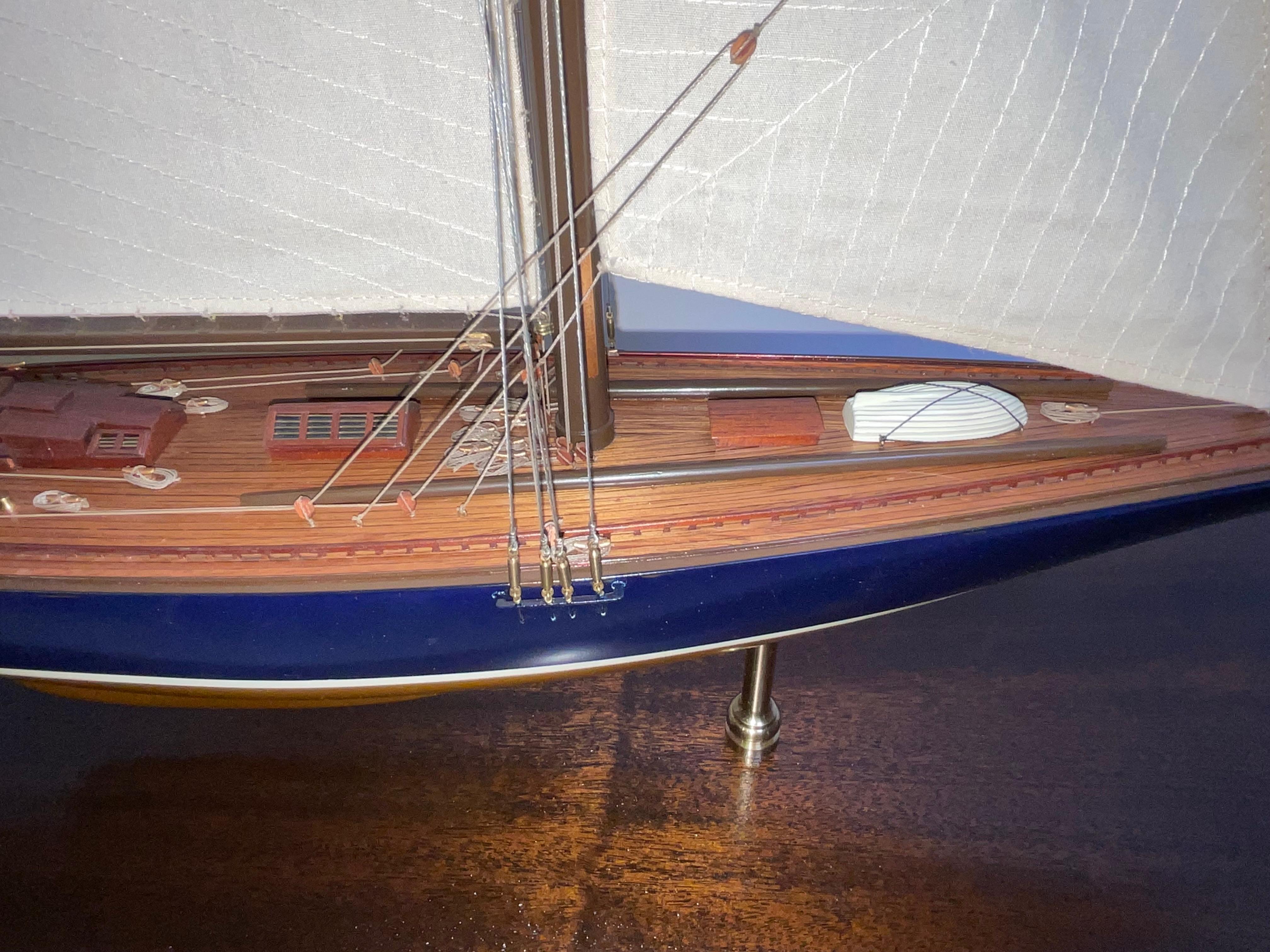 Endeavour con cassa in ottone in vendita 4