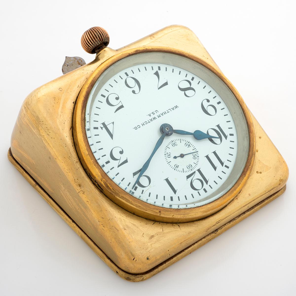 Brass Cased Naval Bridge / Desk Clock by Waltham Watch Co. USA. 17 Jewel, 1930 In Good Condition For Sale In Canterbury, England