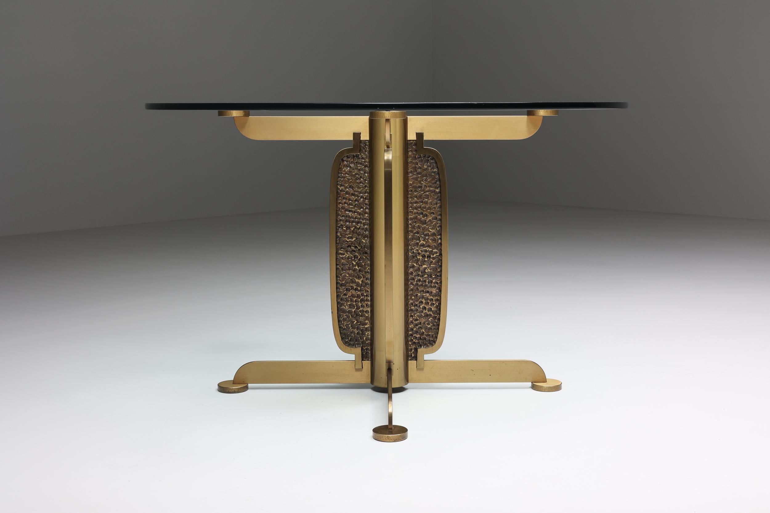 Postmodern; Brutalist; Hollywood Regency; brass round dining table by Luciano Frigerio, Italy, 1970s

Postmodern sculptural brass cast dining table with glass top designed by Luciano Frigerio in Italy in the 1970s. The cross-shaped brass frame