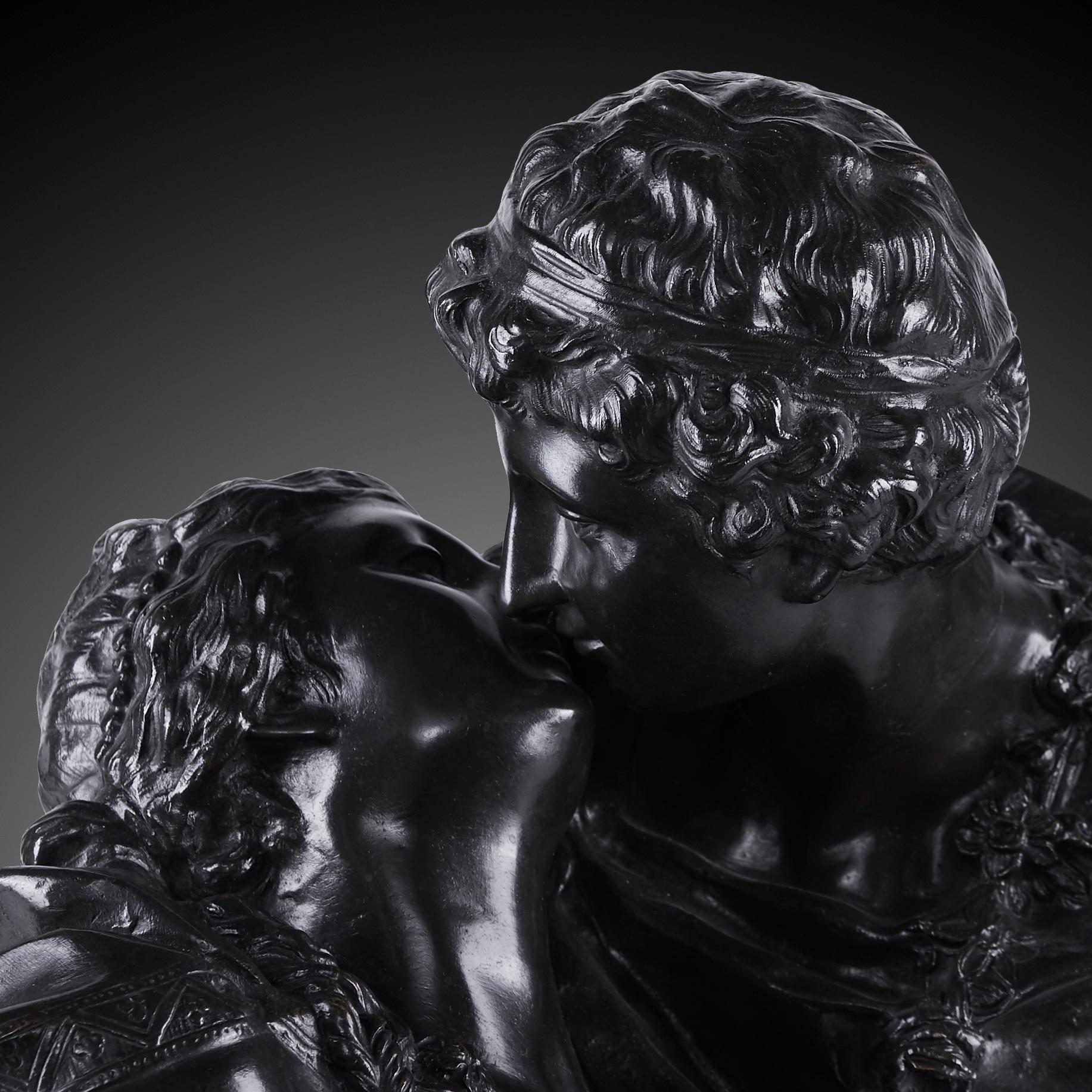 Patiné Statue en laiton moulé pour transmettre l'amour en vente