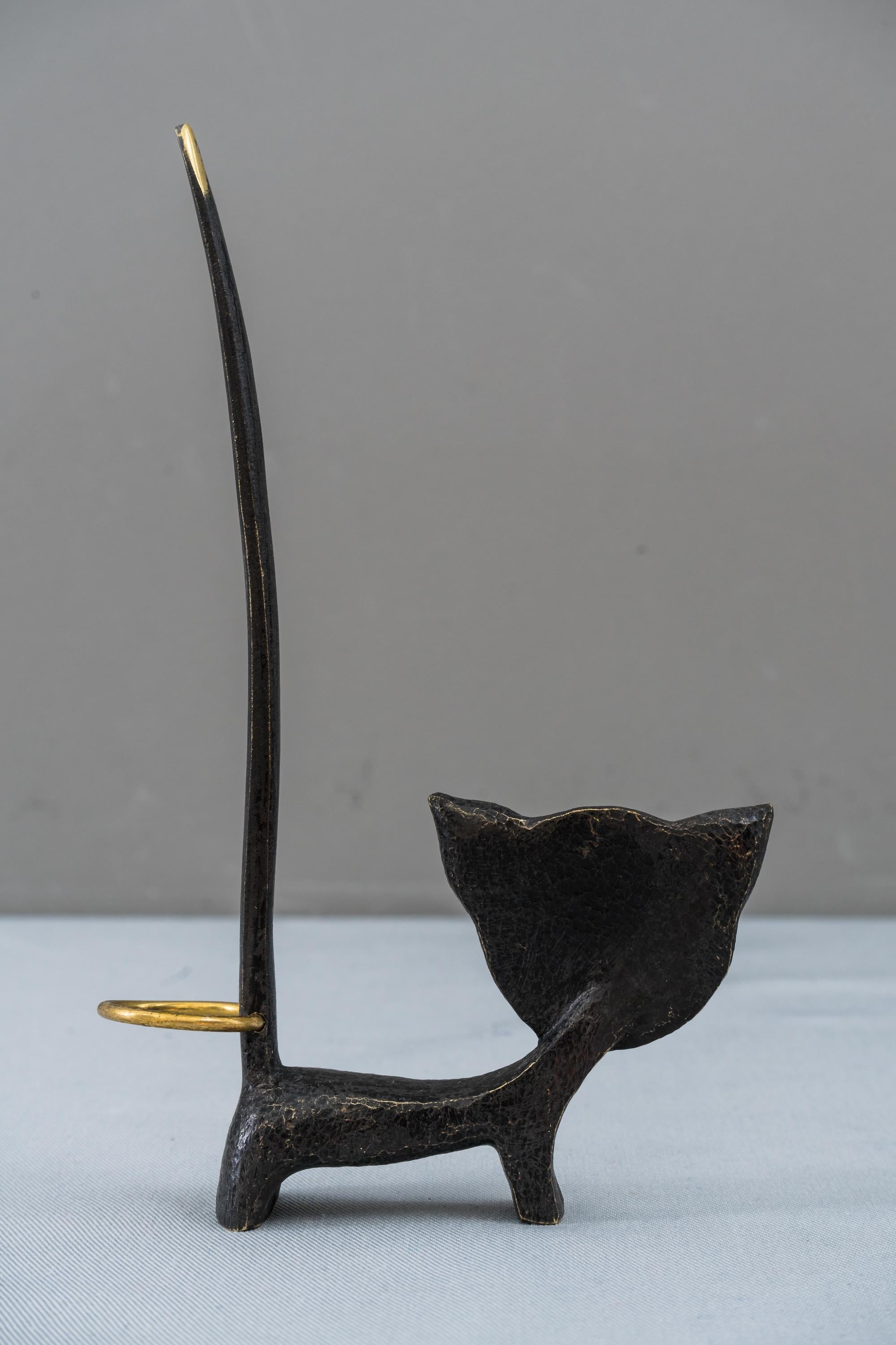 Mid-Century Modern Figurine de chat en laiton Porte-bretzel:: porte-bague Attribué à Richard Rohac en vente