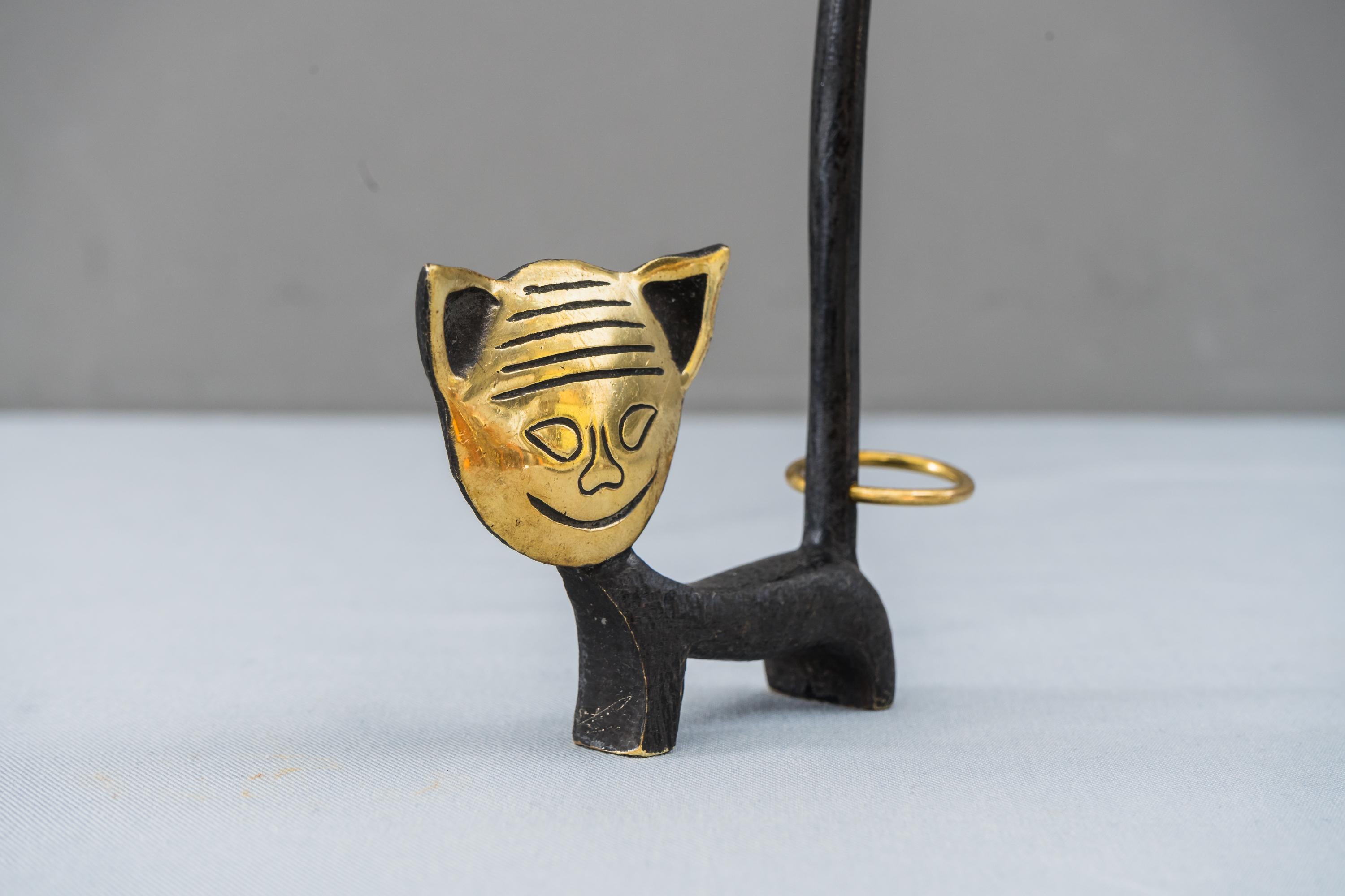 Noirci Figurine de chat en laiton Porte-bretzel:: porte-bague Attribué à Richard Rohac en vente