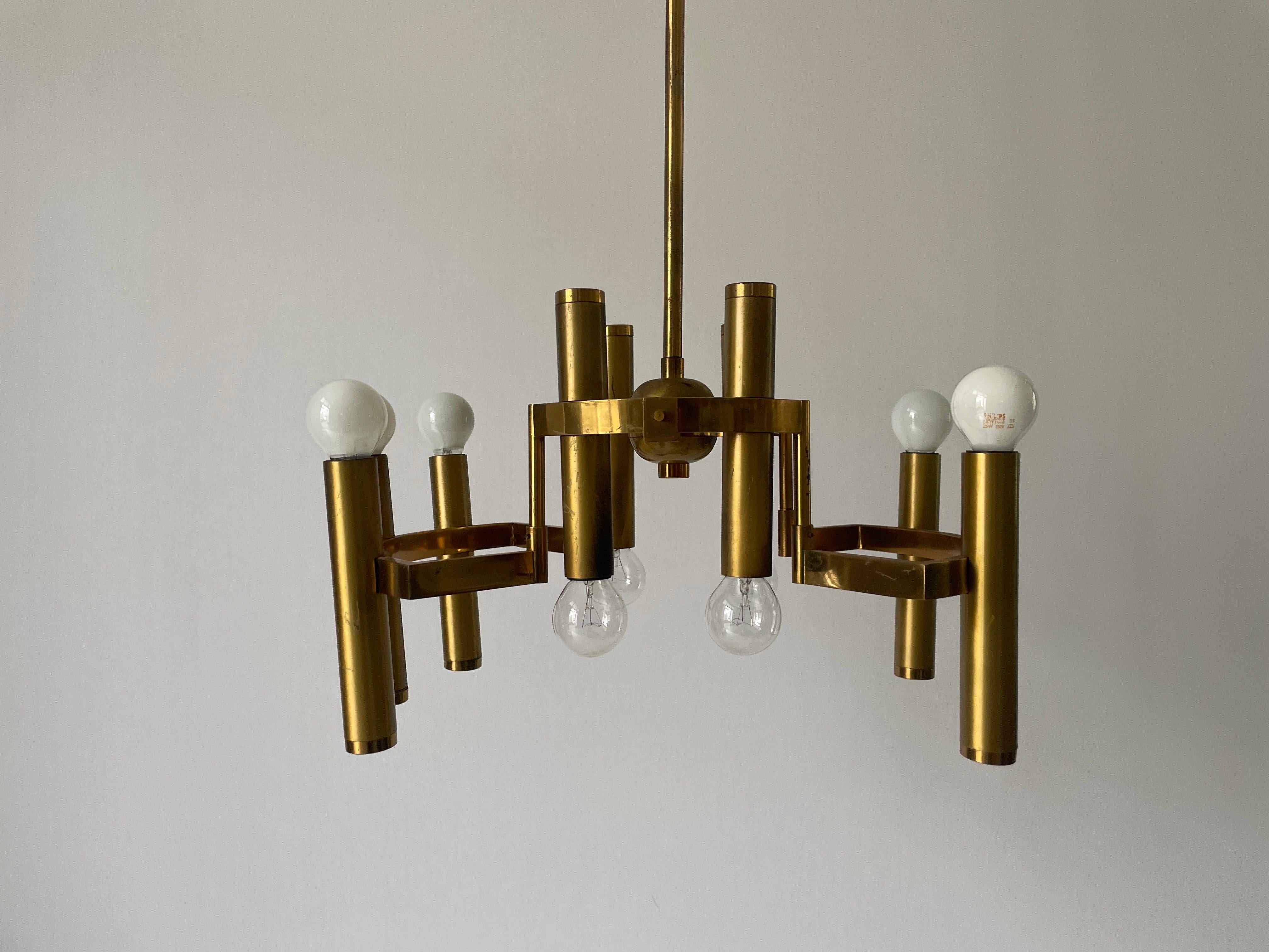 Lampada da soffitto in ottone di Gaetano Sciolari, anni '60, Italia

Il paralume è in ottime condizioni vintage.

Questa lampada funziona con 10 lampadine E14. 
Cablato e adatto all'uso con 220V e 110V per tutti i paesi.

Misure:

Altezza: 27