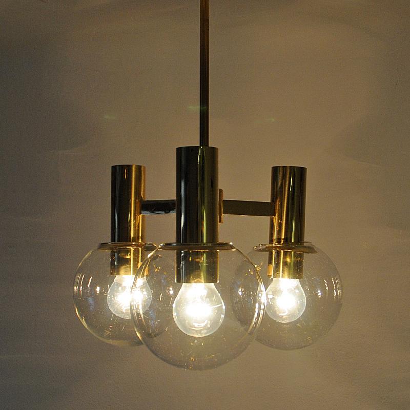 Lovely little ceiling lamp of brass and glass with three clear glass domes in a downward position. Probably a Swedish lamp from circa 1960s. The glass domes are round and clear. Fits in every room. Good vintage condition.
Size: 65 cm H, 38 cm D.