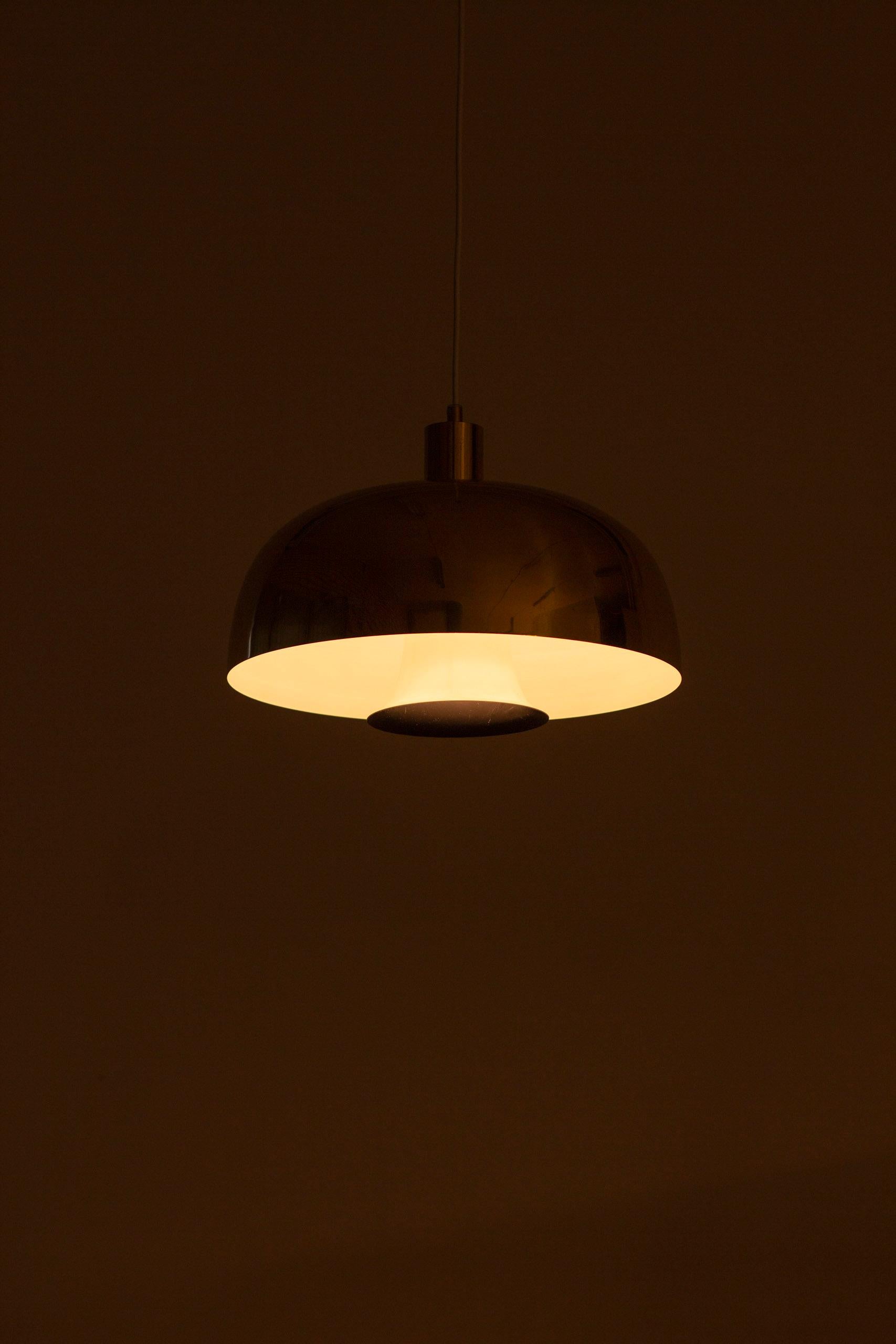 Lampada a sospensione da soffitto in ottone di Hans-Agne Jakobsson, Svezia anni '60 In condizioni buone in vendita a Hägersten, SE