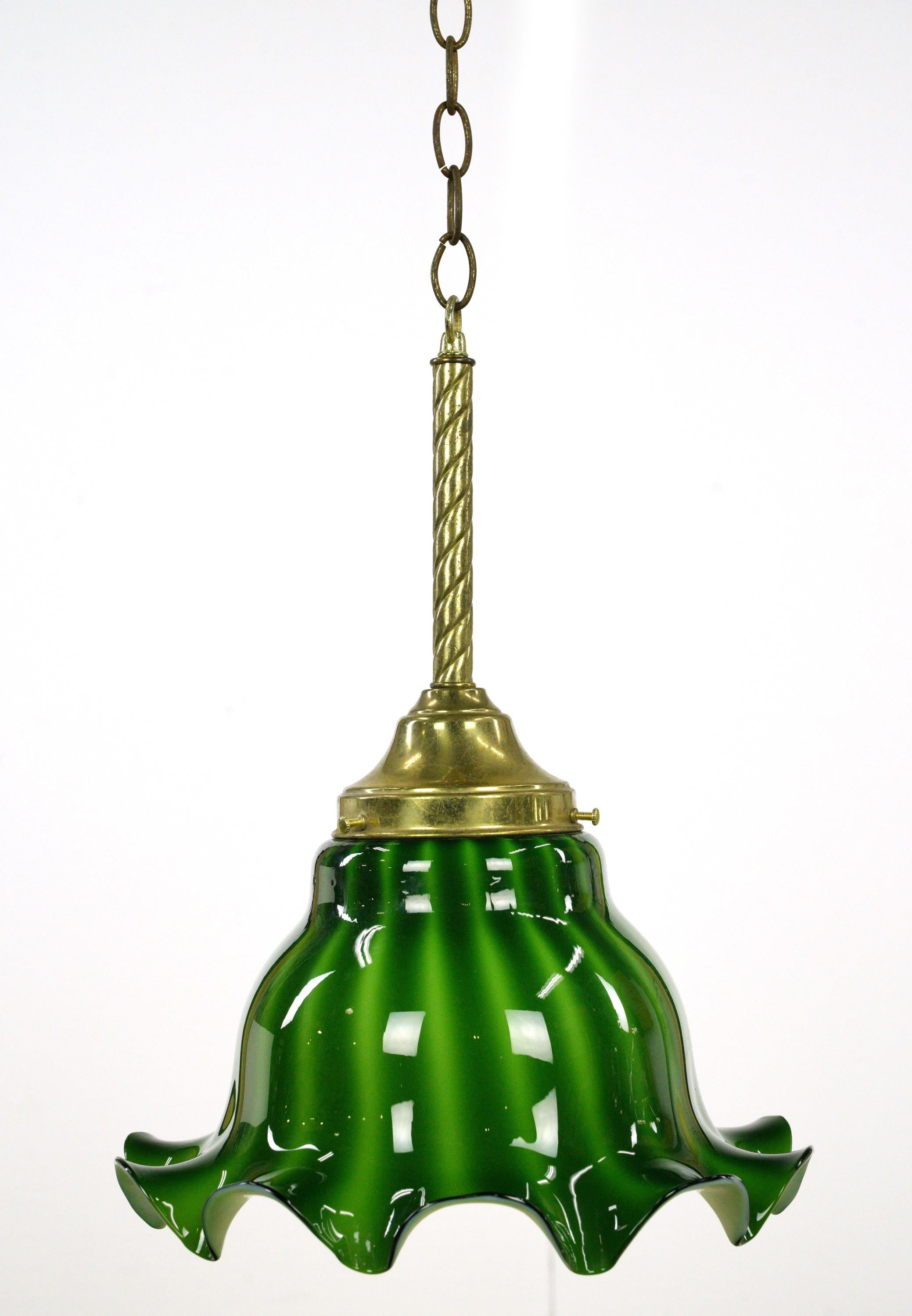 20th Century pendant light with a green ruffled glass shade and a brass chain fitter. This requires one standard medium base bulb. The price includes restoration of cleaning and rewiring. Good condition with appropriate wear from age. Cleaned and