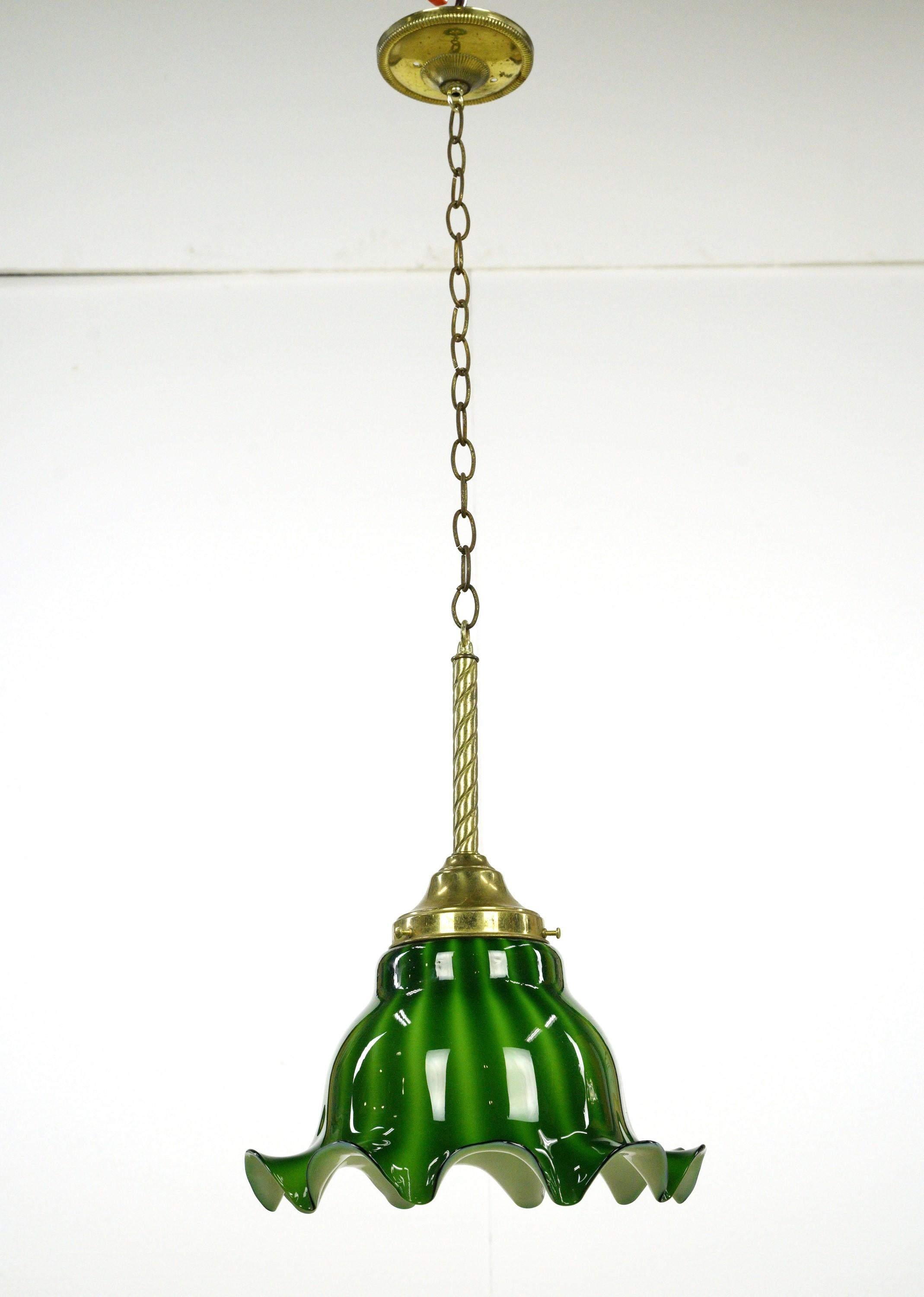 Brass Chain Ruffled Green Glass Shade Pendant Light In Good Condition For Sale In New York, NY