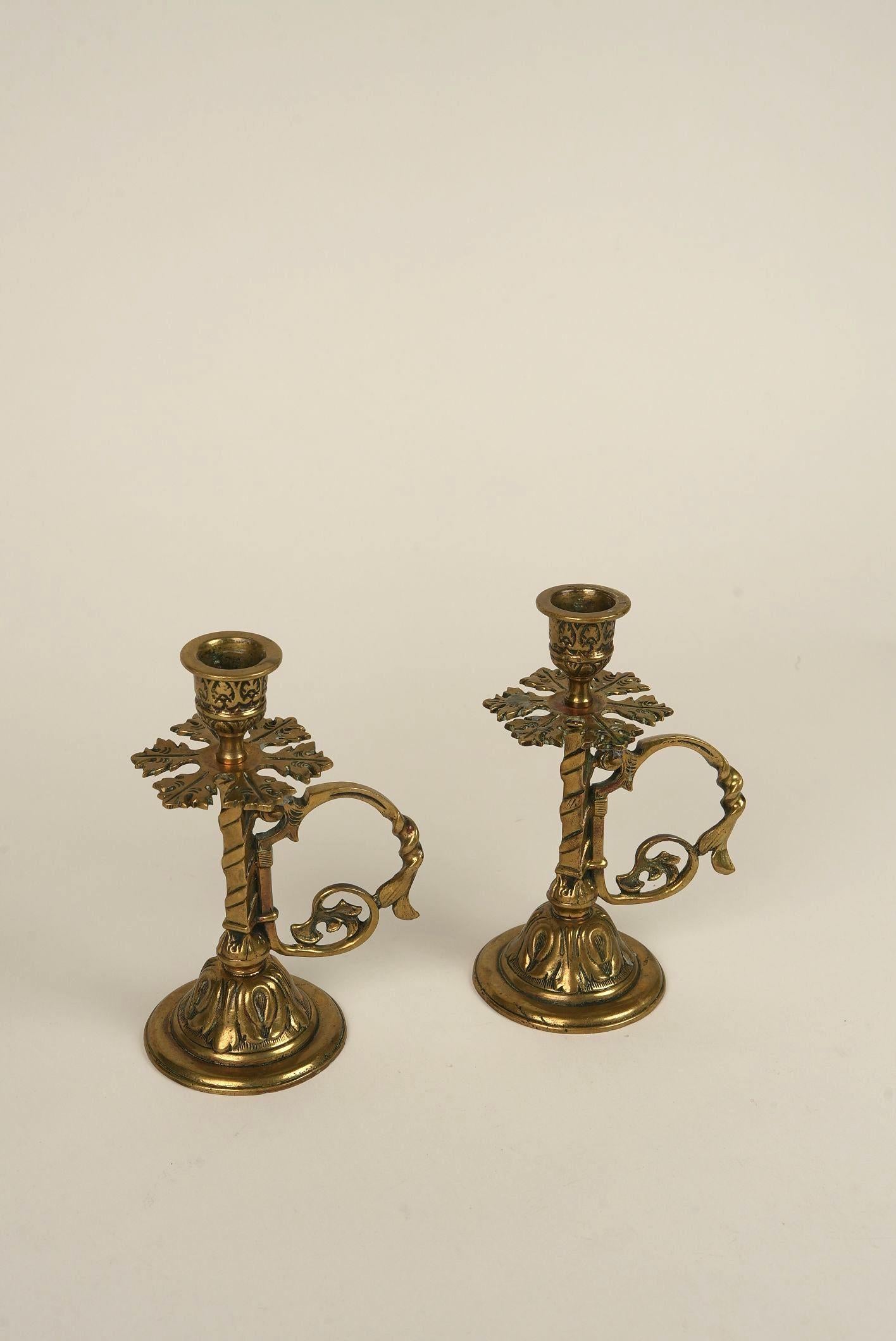 English Victorian Brass Candle Holder with Ornate Handle, England, circa 1870s For Sale