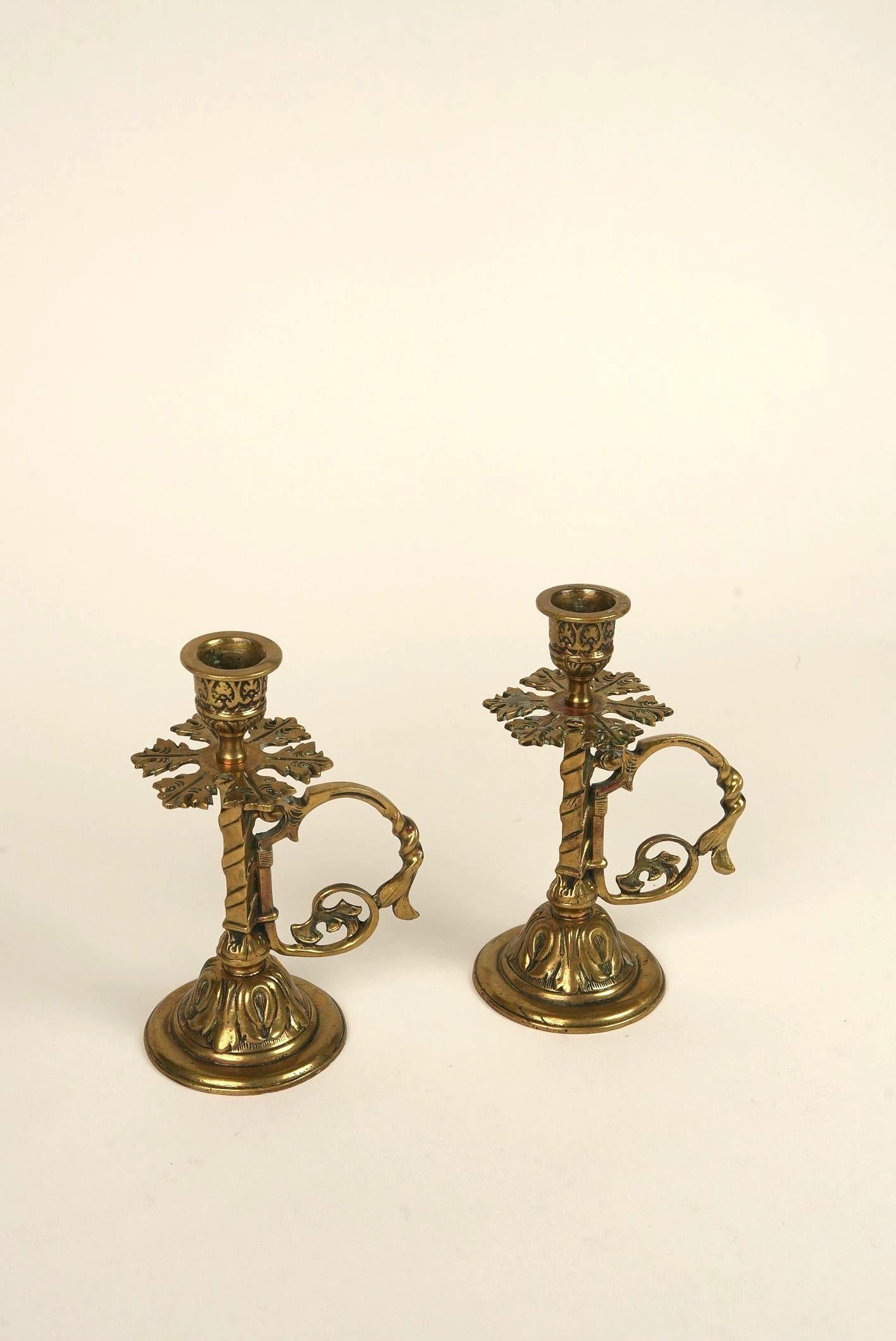Victorian Brass Candle Holder with Ornate Handle, England, circa 1870s In Good Condition For Sale In Worcester Park, GB