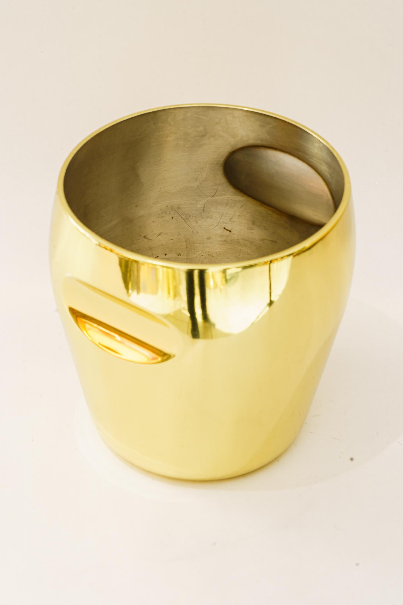 Brass Champagne Bucket italy around 1950s with insert inside.
Brass polished and stove enameled.

