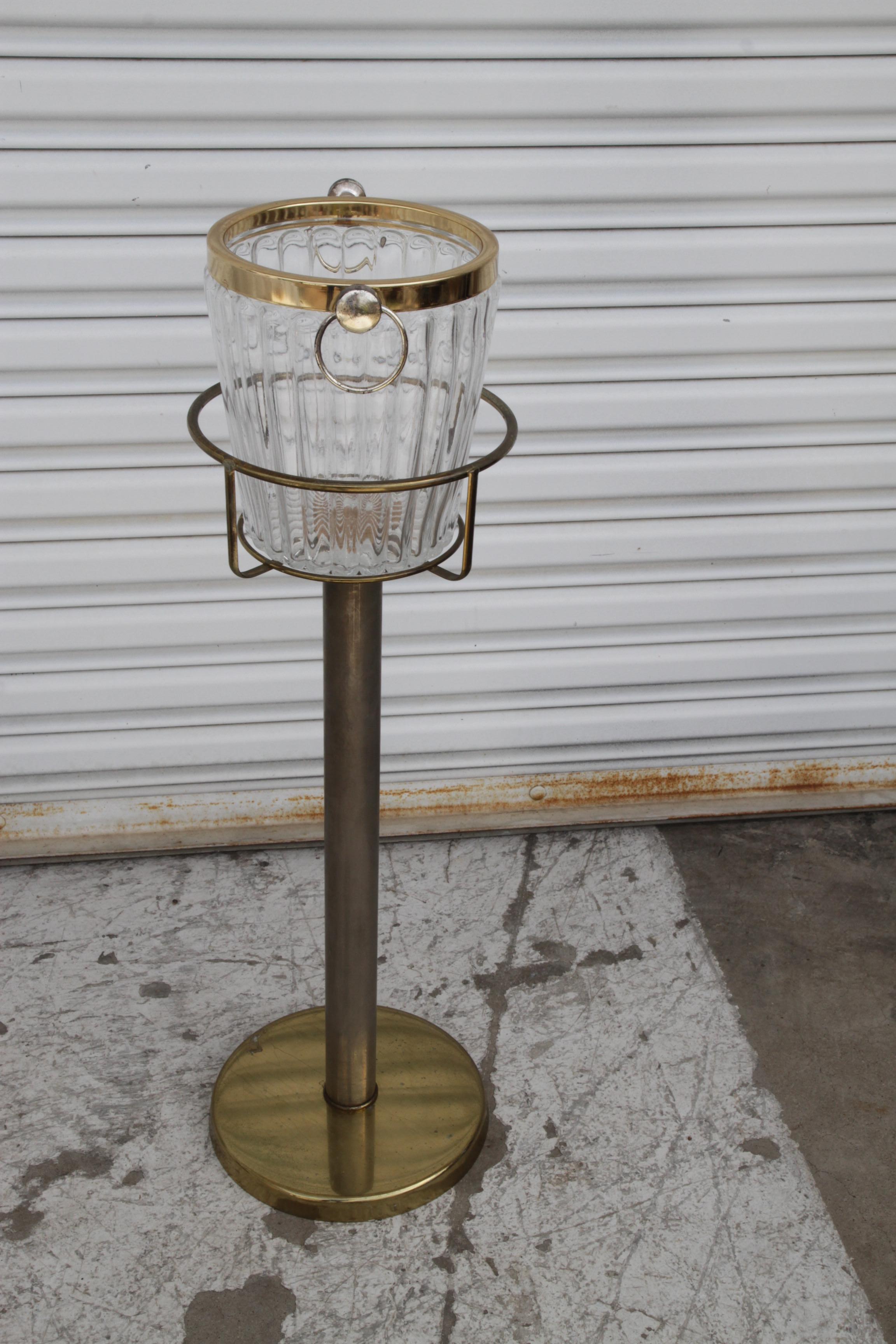 Stand pour champagne et seau à glace en laiton en vente 11
