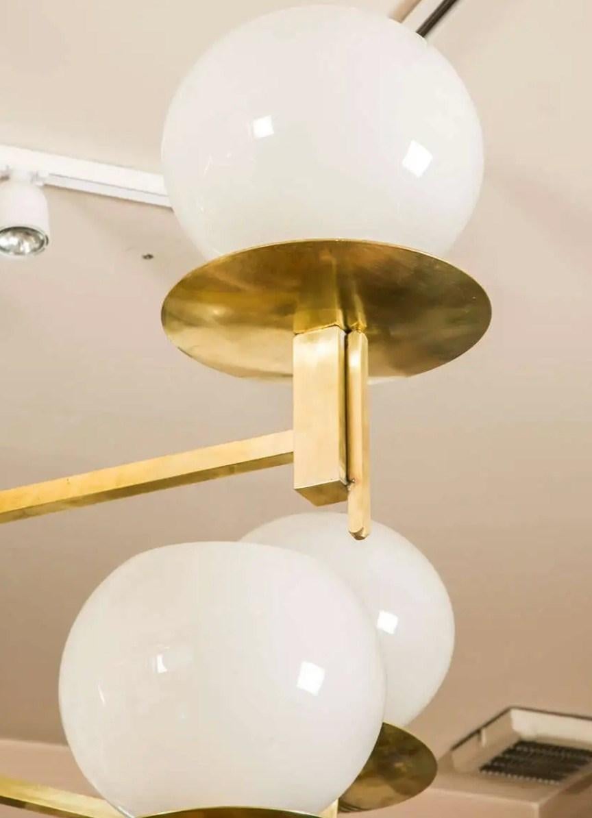 Moderno Lampadario in ottone a prezzo di costo. in vendita