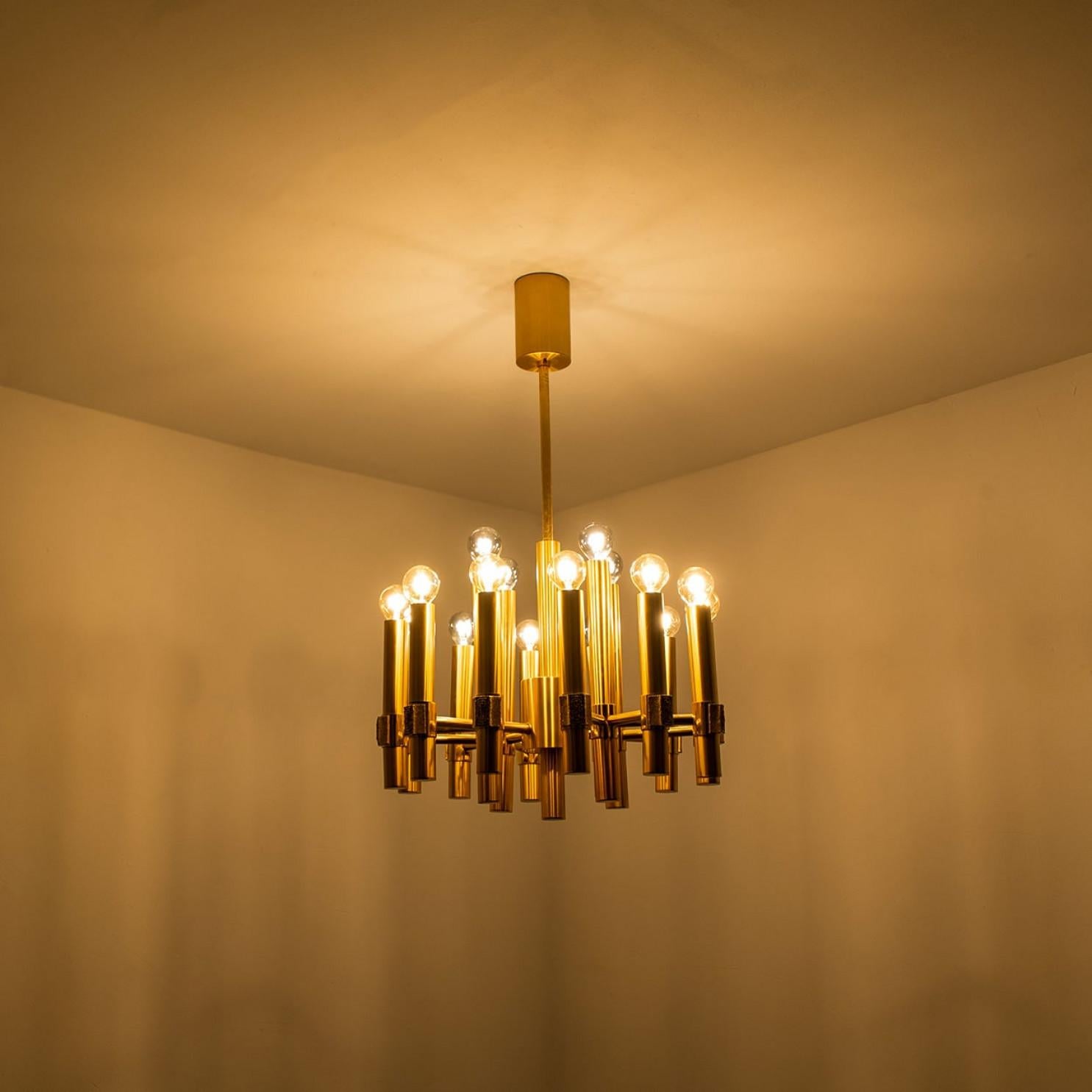 Lampadario in ottone di Angelo Brotto per Esperia Italia in vendita 7