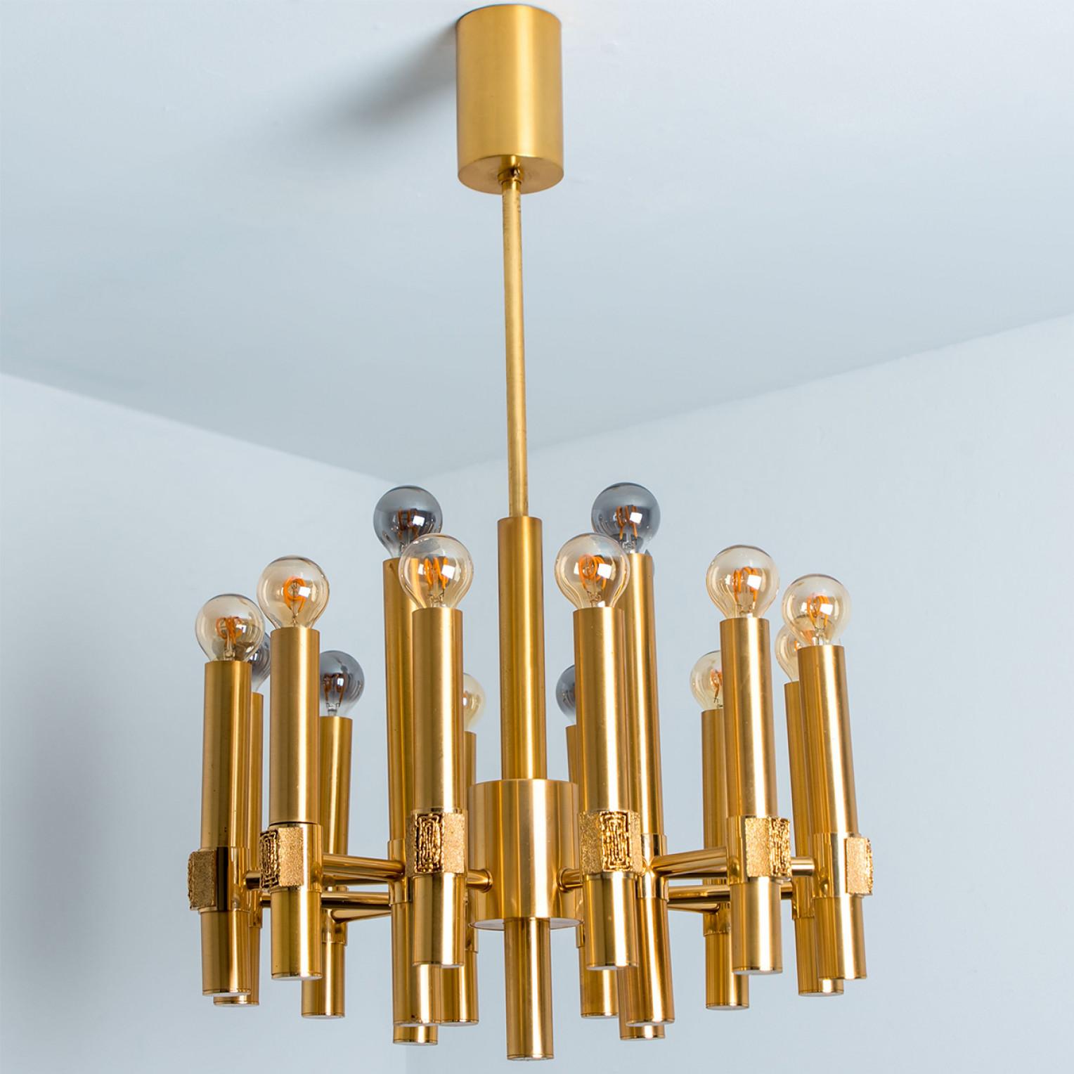 Beautiful chandelier by Angelo Brotto for Esperia Italia, brass ramified structure with 16 arms.
The arms in the second row are slightly leaning outward.

Dimensions:
Height: 27.55
