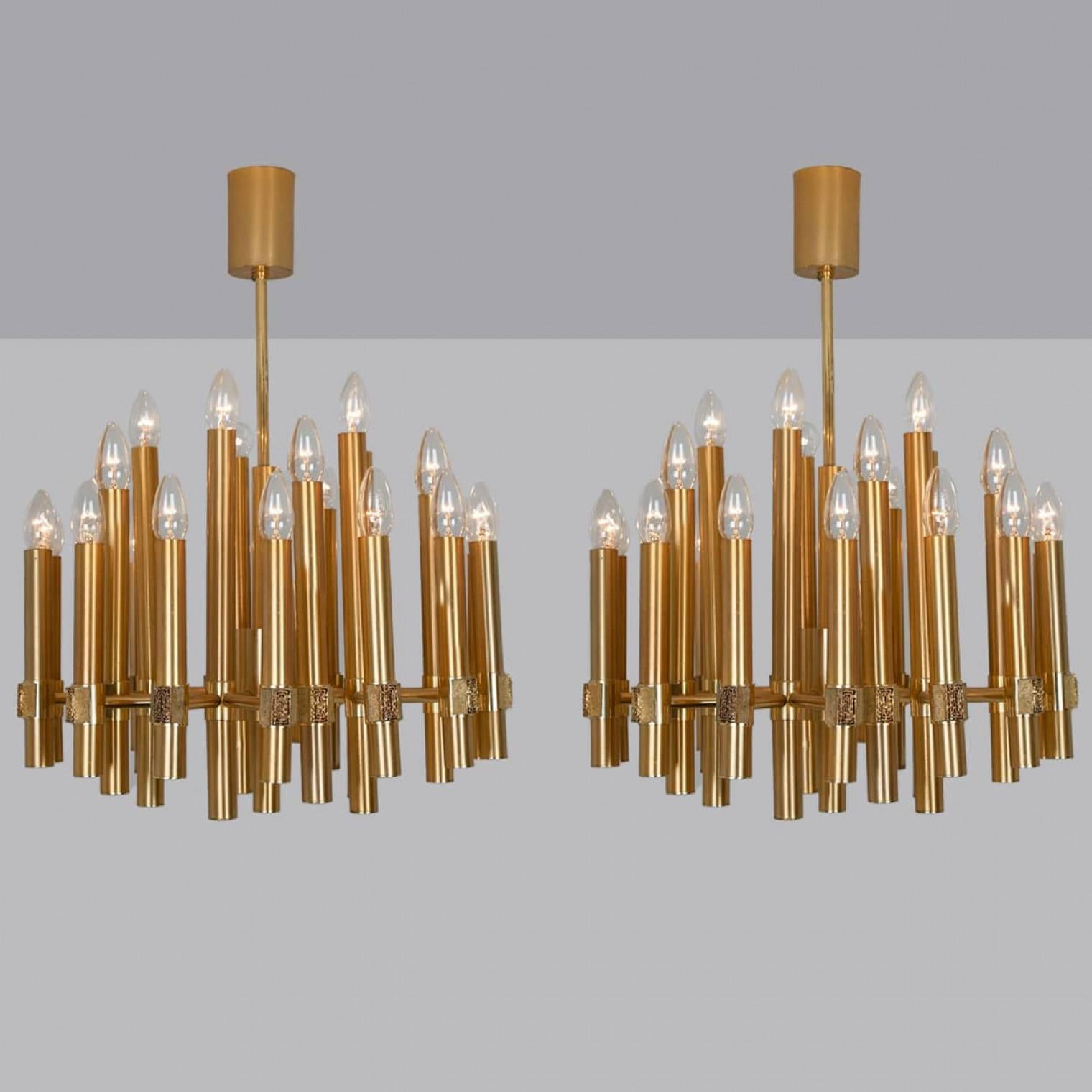 Italiano Lampadario in ottone di Angelo Brotto per Esperia Italia in vendita
