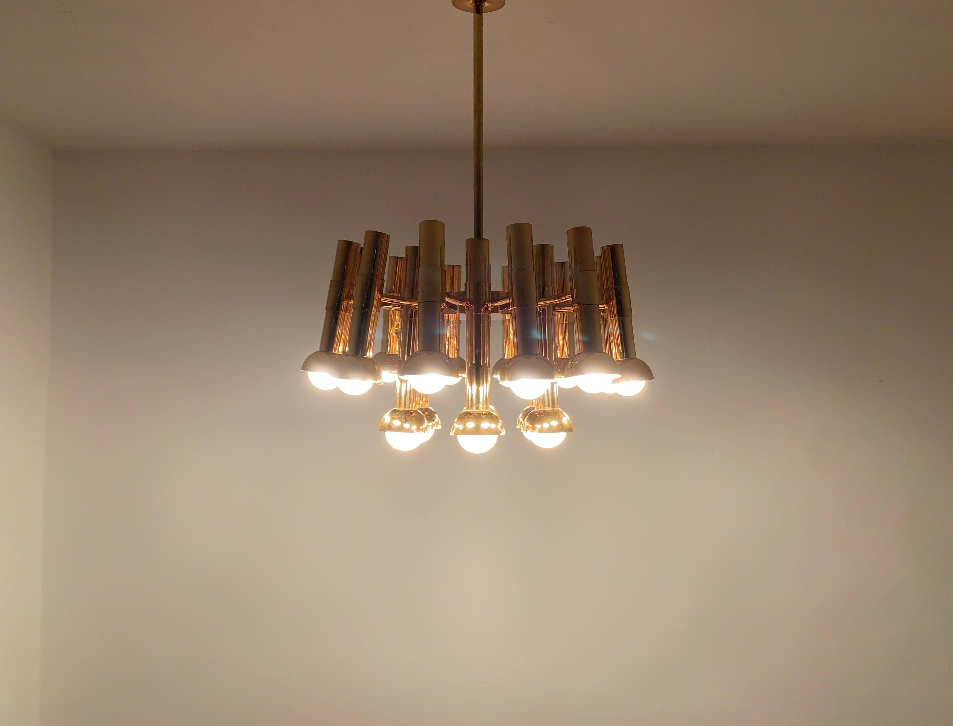 Lampadario in ottone di Gaetano Sciolari in vendita 2