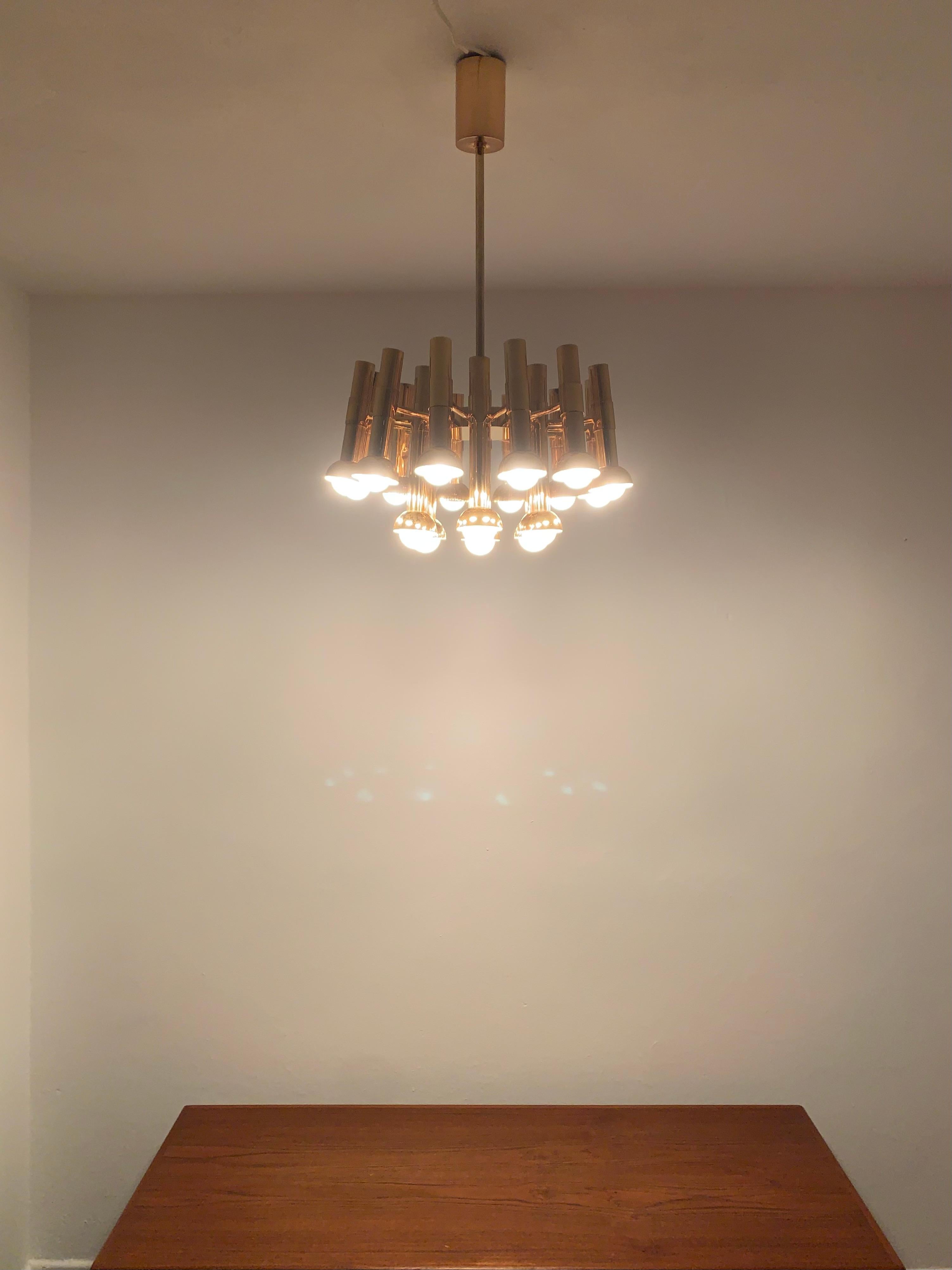 Lampadario in ottone di Gaetano Sciolari in vendita 3