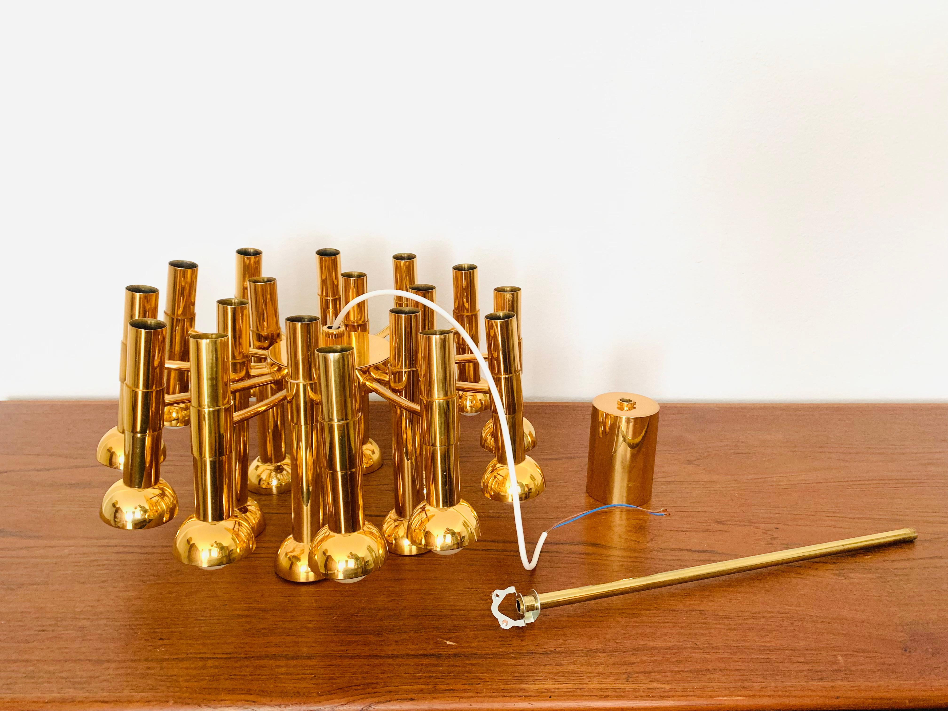 Lampadario in ottone di Gaetano Sciolari in vendita 5