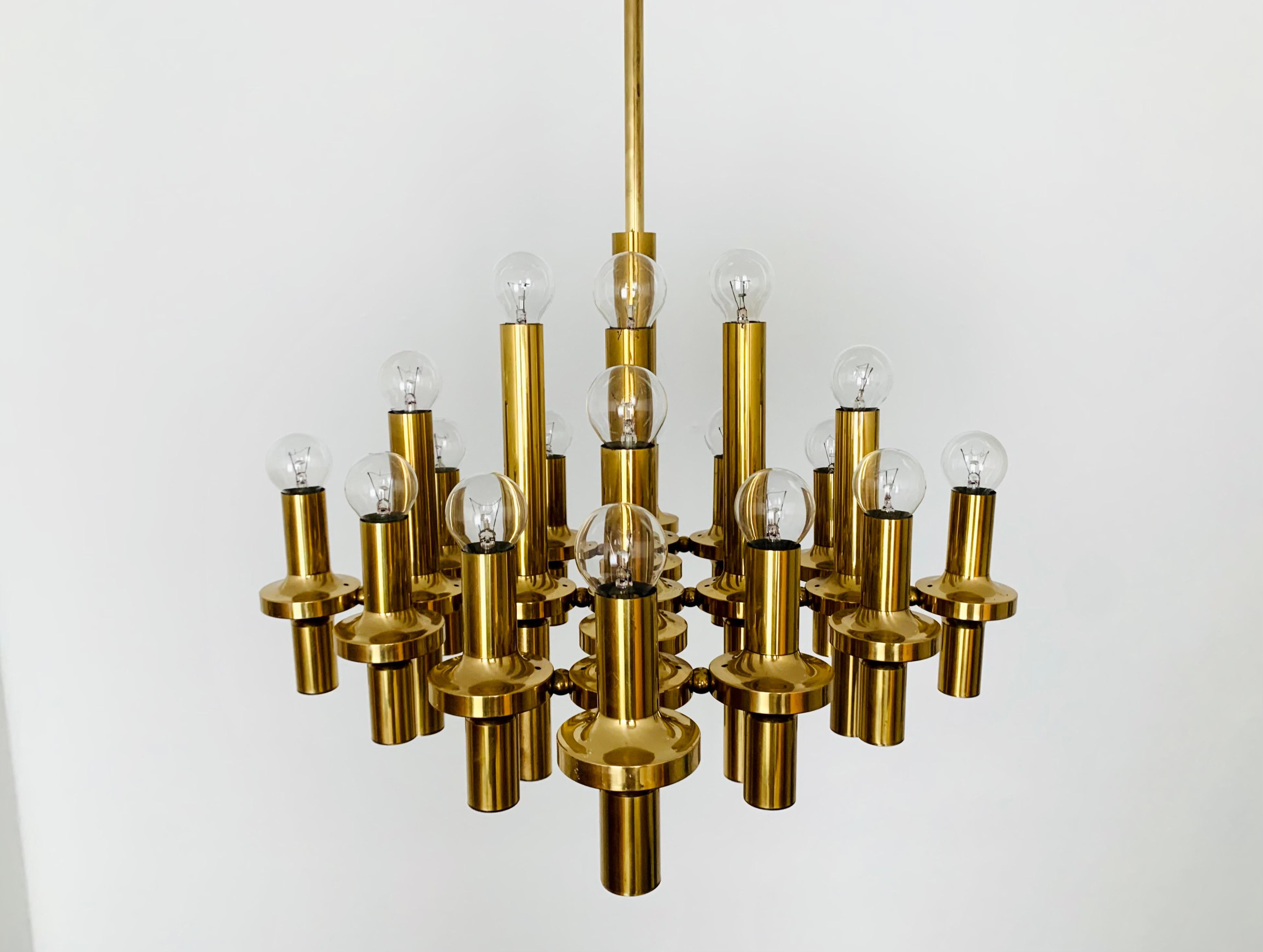 Mid-20th Century Brass Chandelier by Gaetano Sciolari For Sale