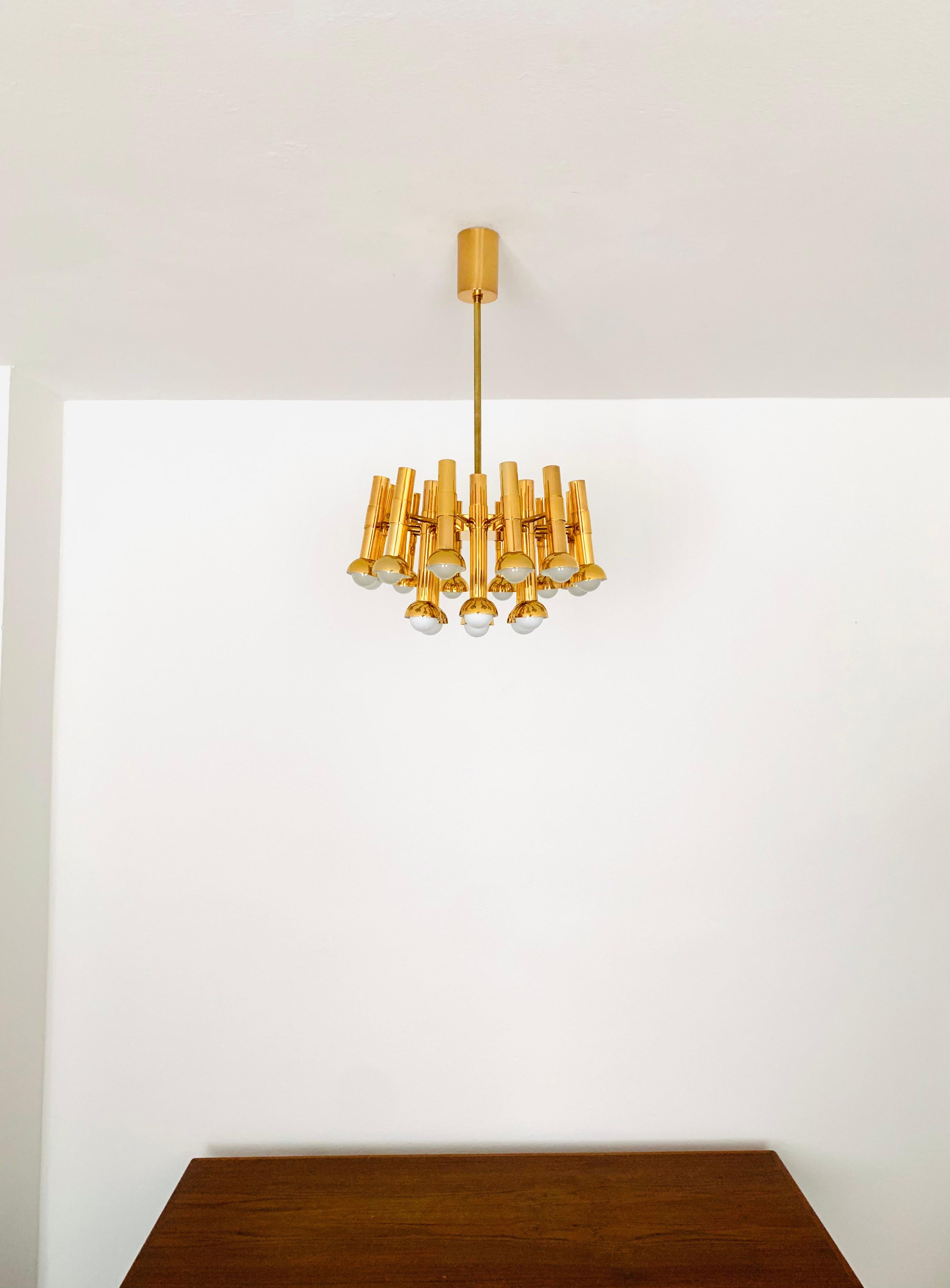 Metà XX secolo Lampadario in ottone di Gaetano Sciolari in vendita