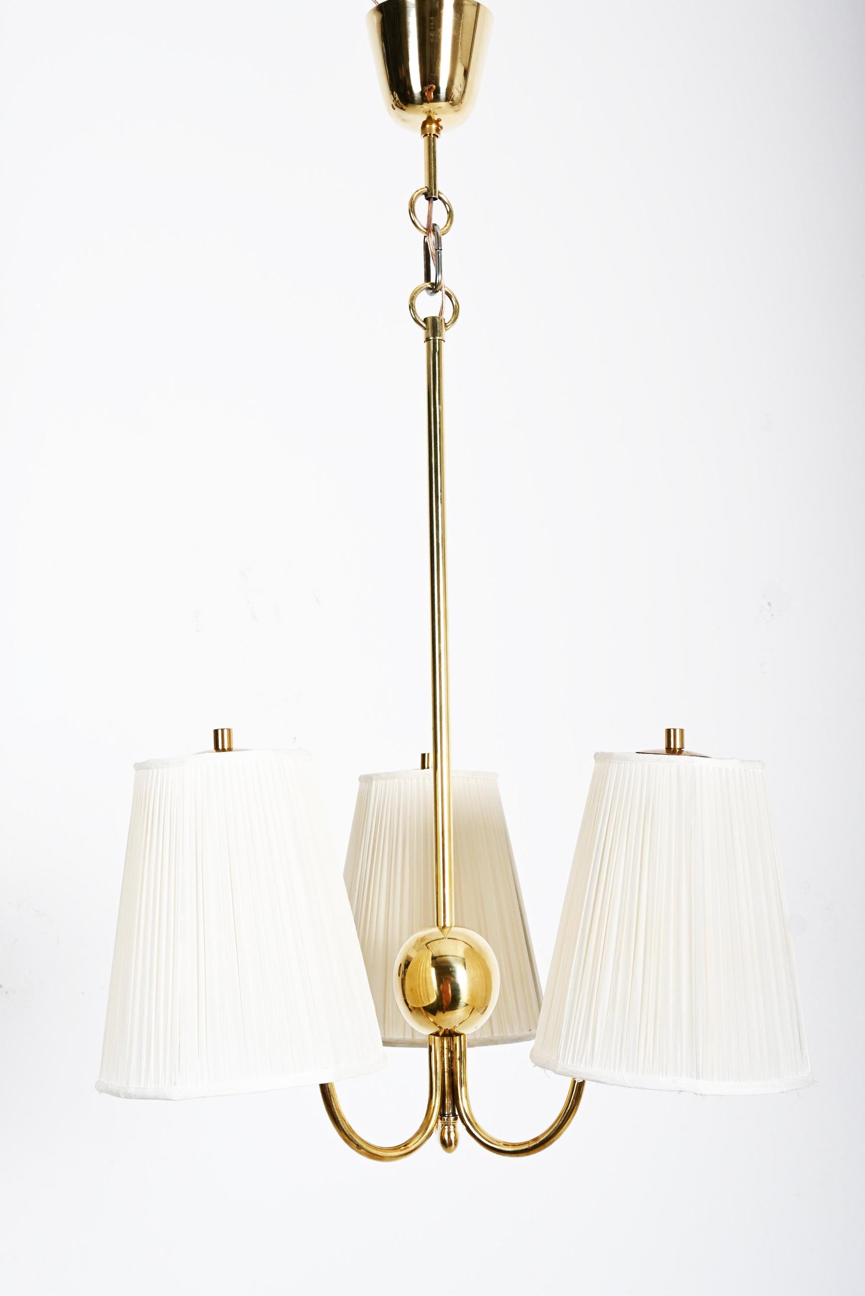 Lampadario in ottone di Josef Frank per J&T. Kalmar in vendita 3