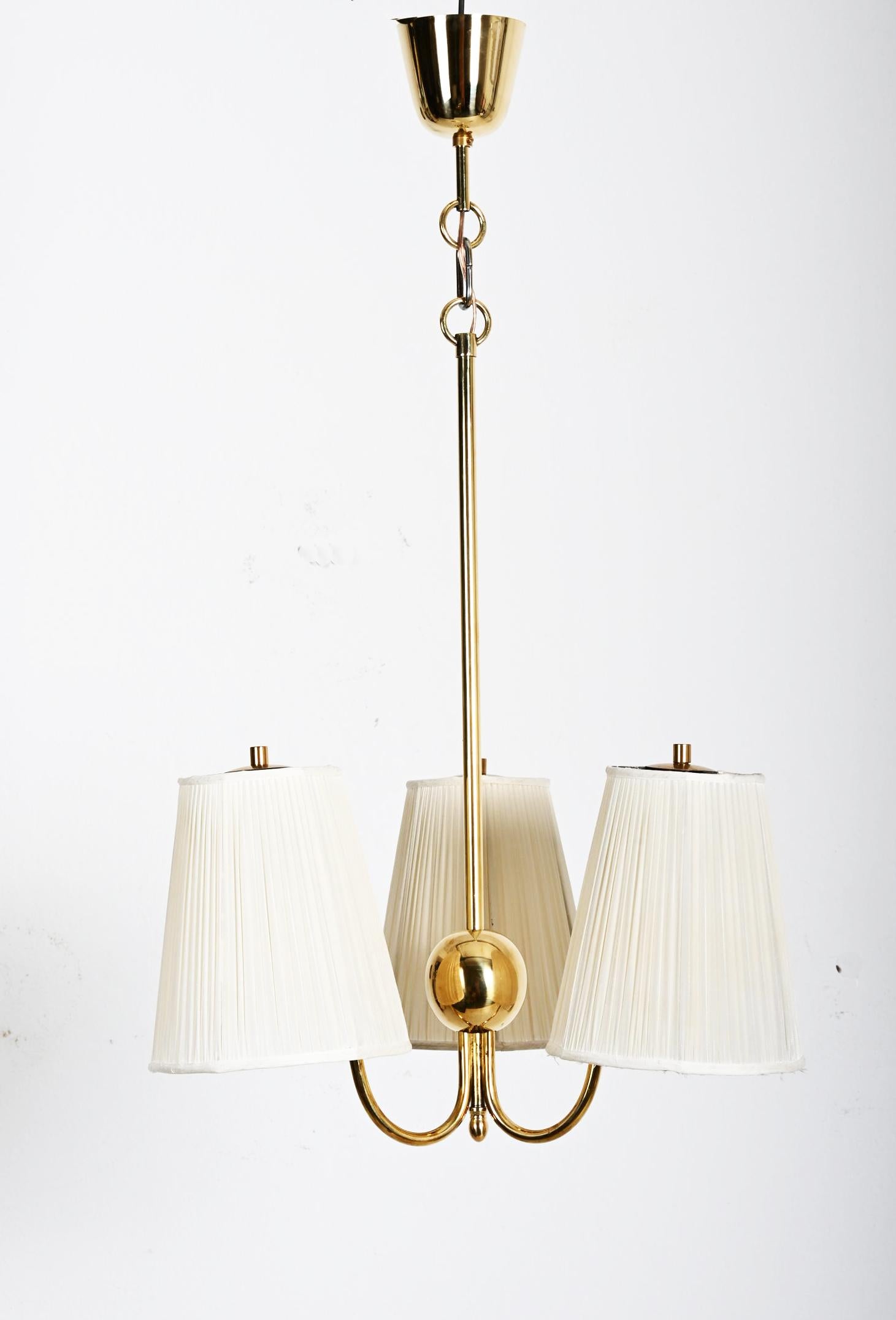 Austriaco Lampadario in ottone di Josef Frank per J&T. Kalmar in vendita