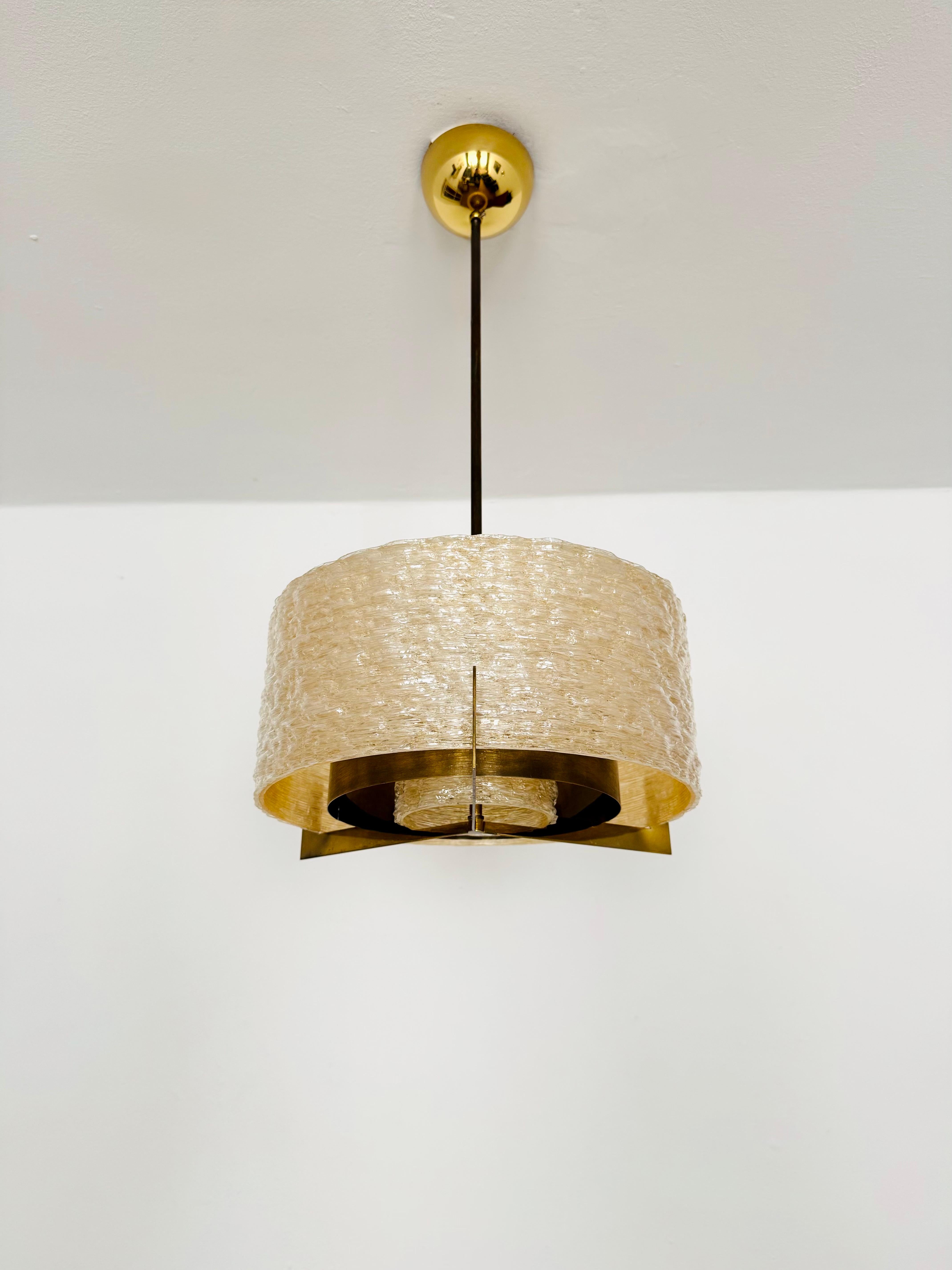 Exceptionally beautiful chandelier from the 1950s.
This lamp is very rare and impresses with its loving details.
A stunning lamp and a true asset to any home.
It creates a particularly sparkling light.

Manufacturer: Kaiser