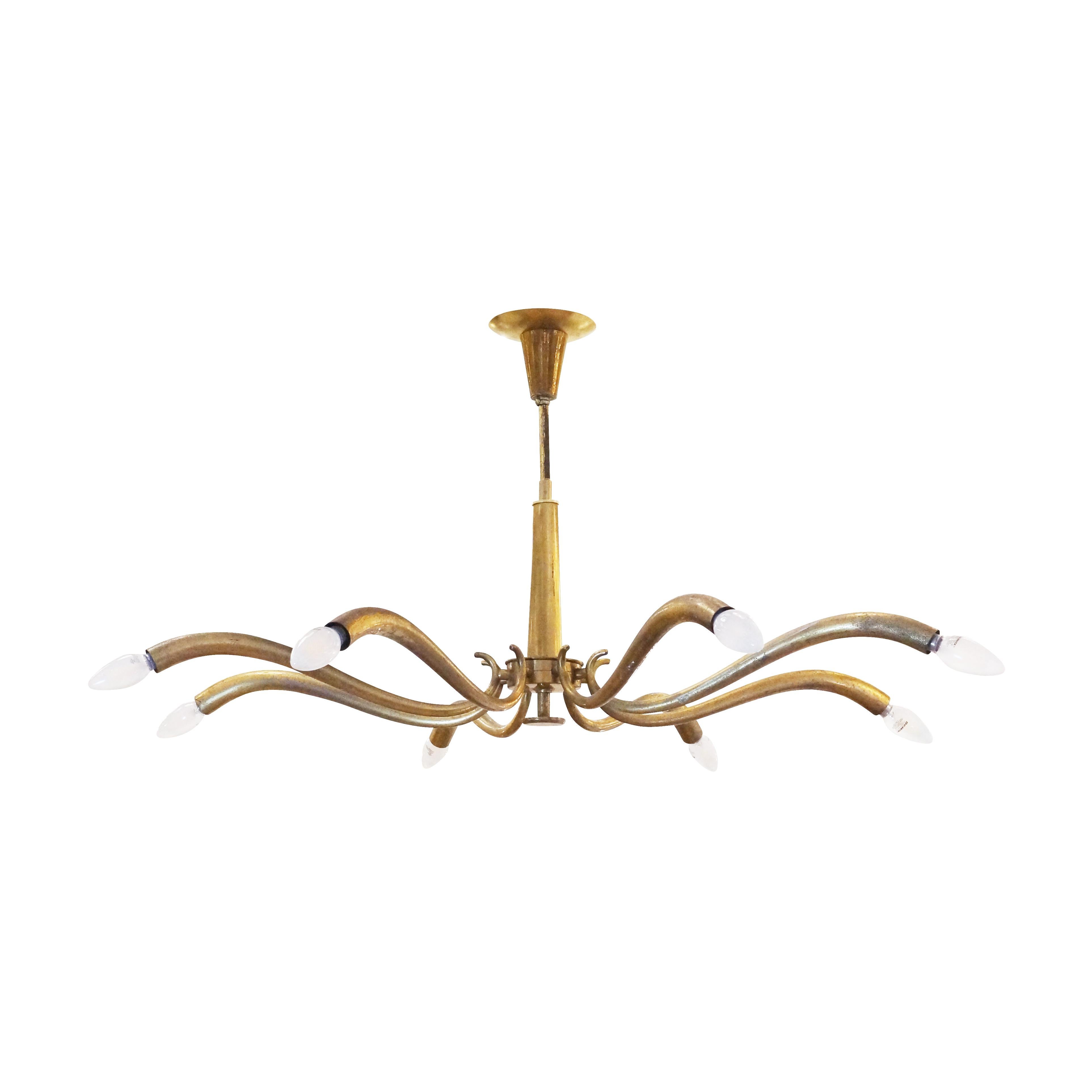 Italian Mid-Century chandelier by Oscar Torlasco for Lumi with sloping brass arms. Holds eight candelabra sockets.

Condition: Good vintage condition with some brass oxidation. Brass can be cleaned and polished on request. 

Diameter: 40”

Height: