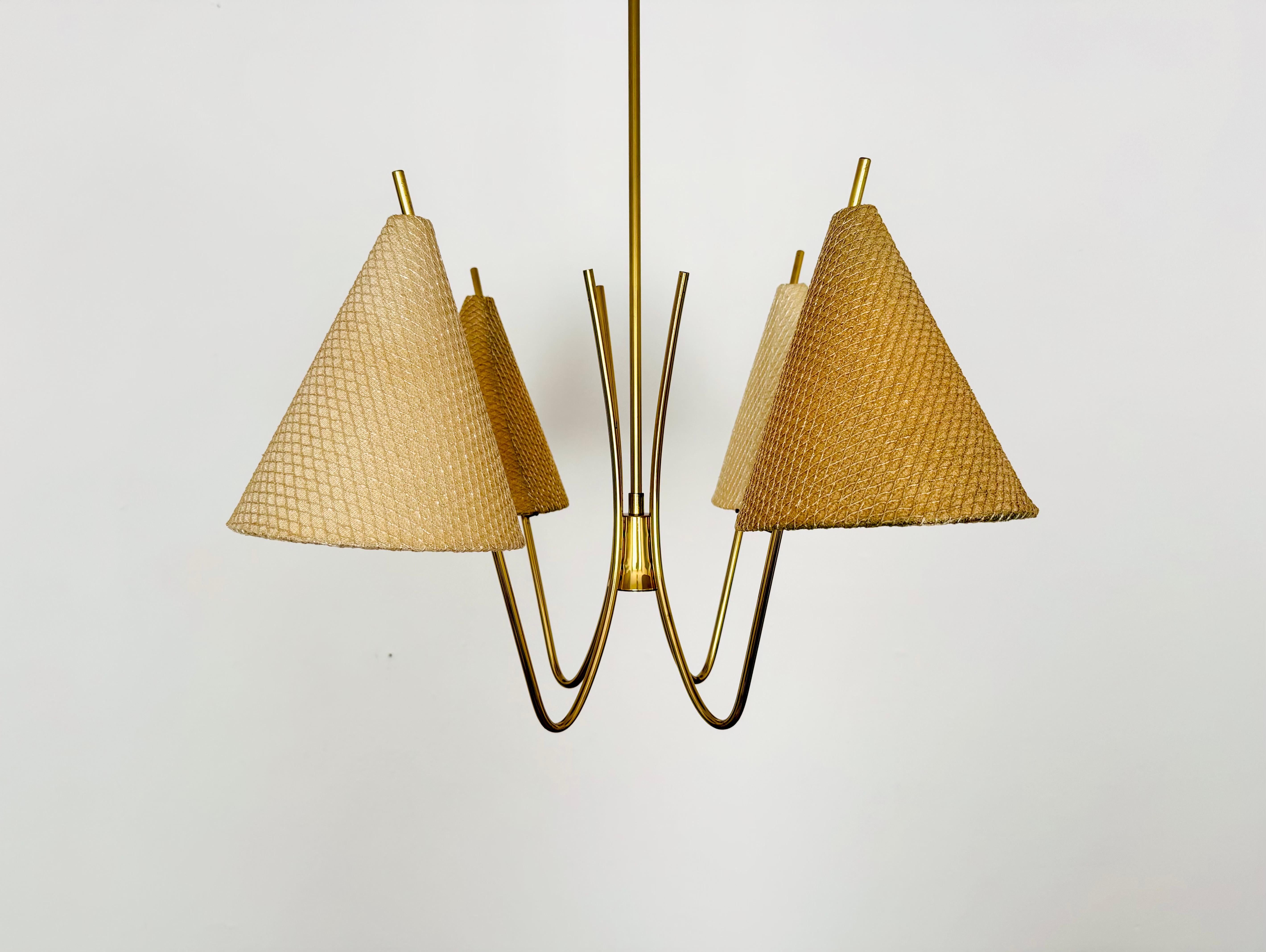 Mid-Century moderno Lampadario in ottone di Rupert Nikoll in vendita